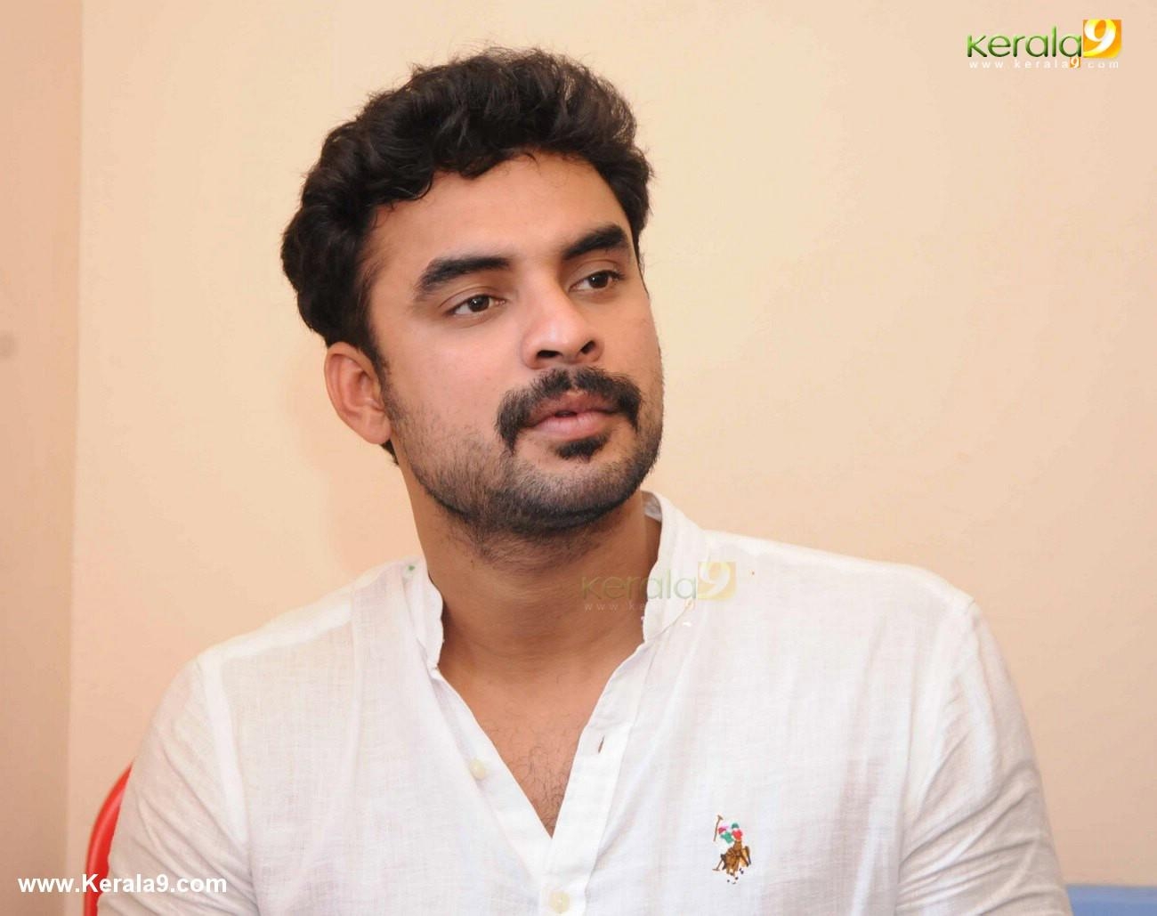 1300x1030 Tovino thomas at oru mexican aparatha movie success meet pics 560, Desktop