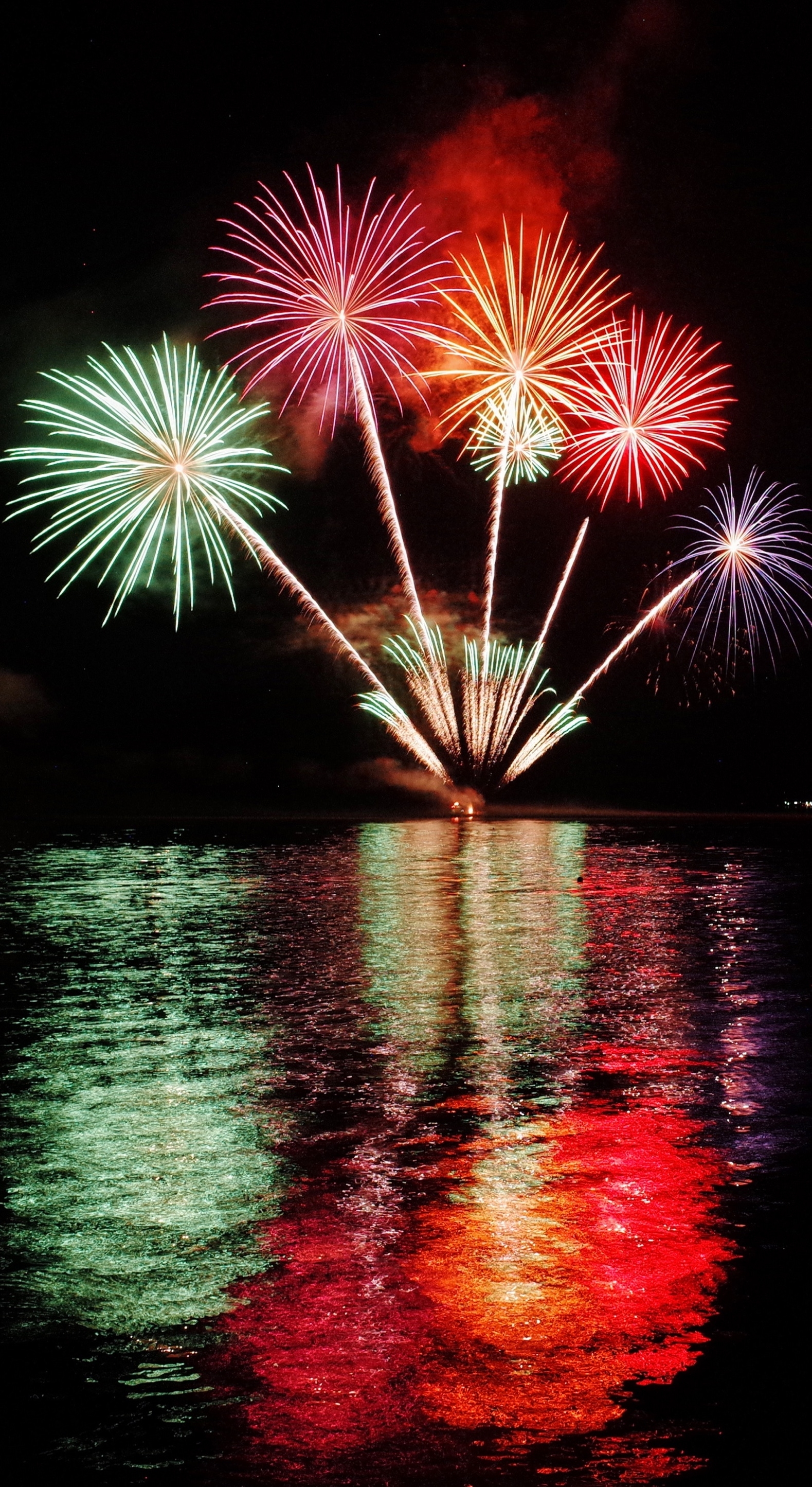 1580x2890 Wallpaper Weekends: New Years Eve Fireworks for iPad, iPhone, and Apple Watch, Phone