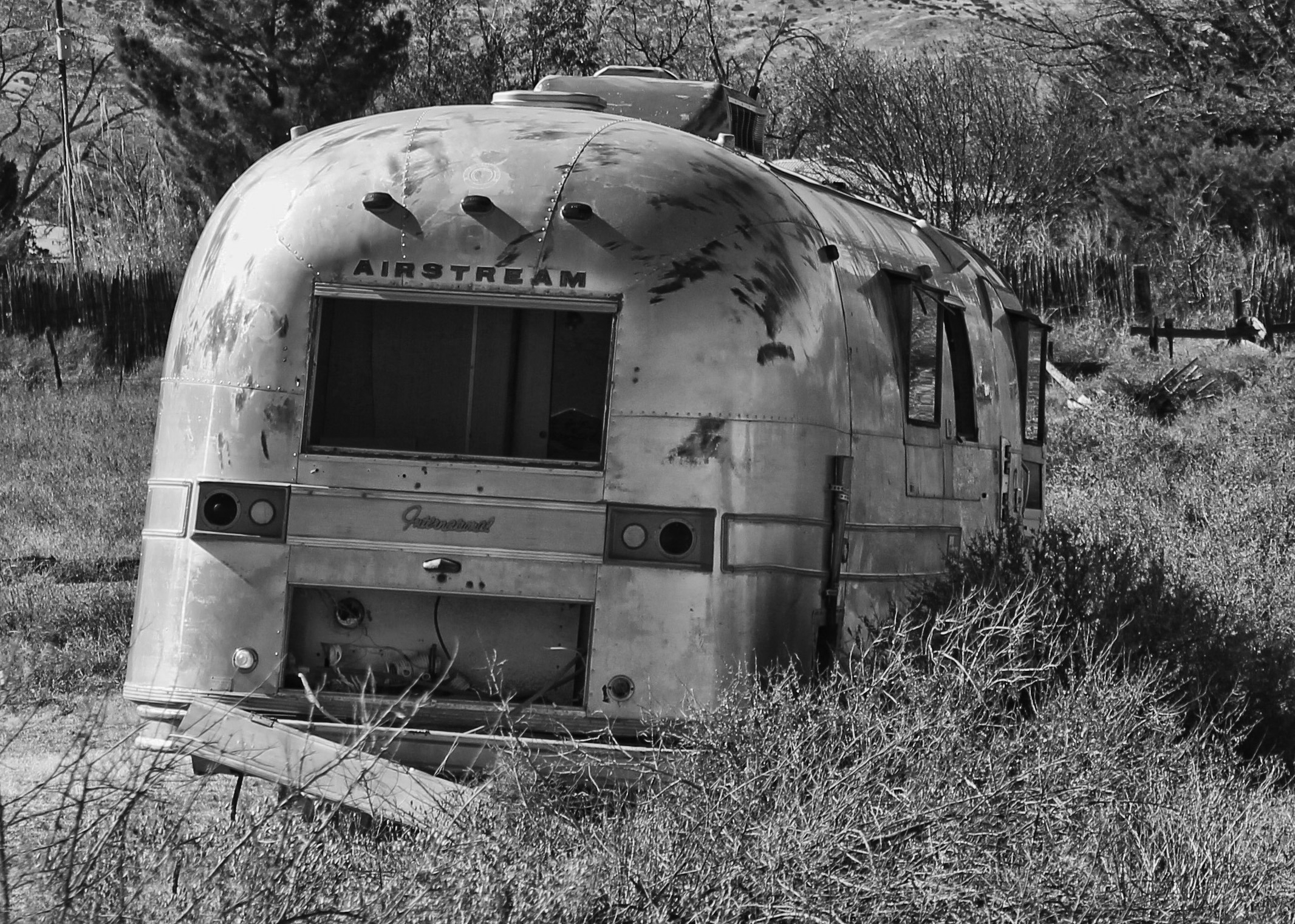 2140x1530 Wallpaper, abandoned, broken, vehicle, RV, motorhome, luxury, recreational, hawley, bowlus, Desktop