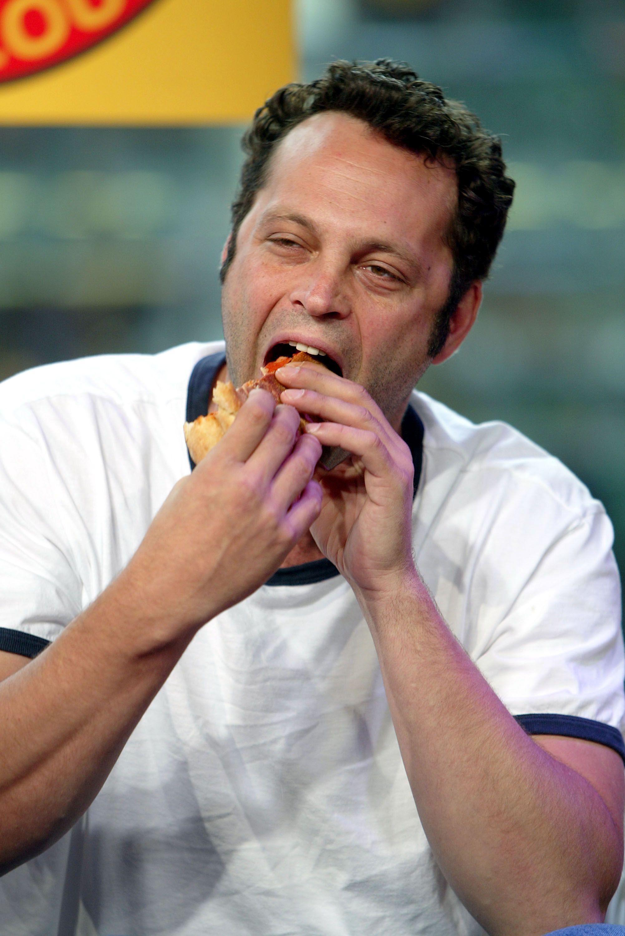 2010x3000 Vince Vaughn « WCCO, Phone