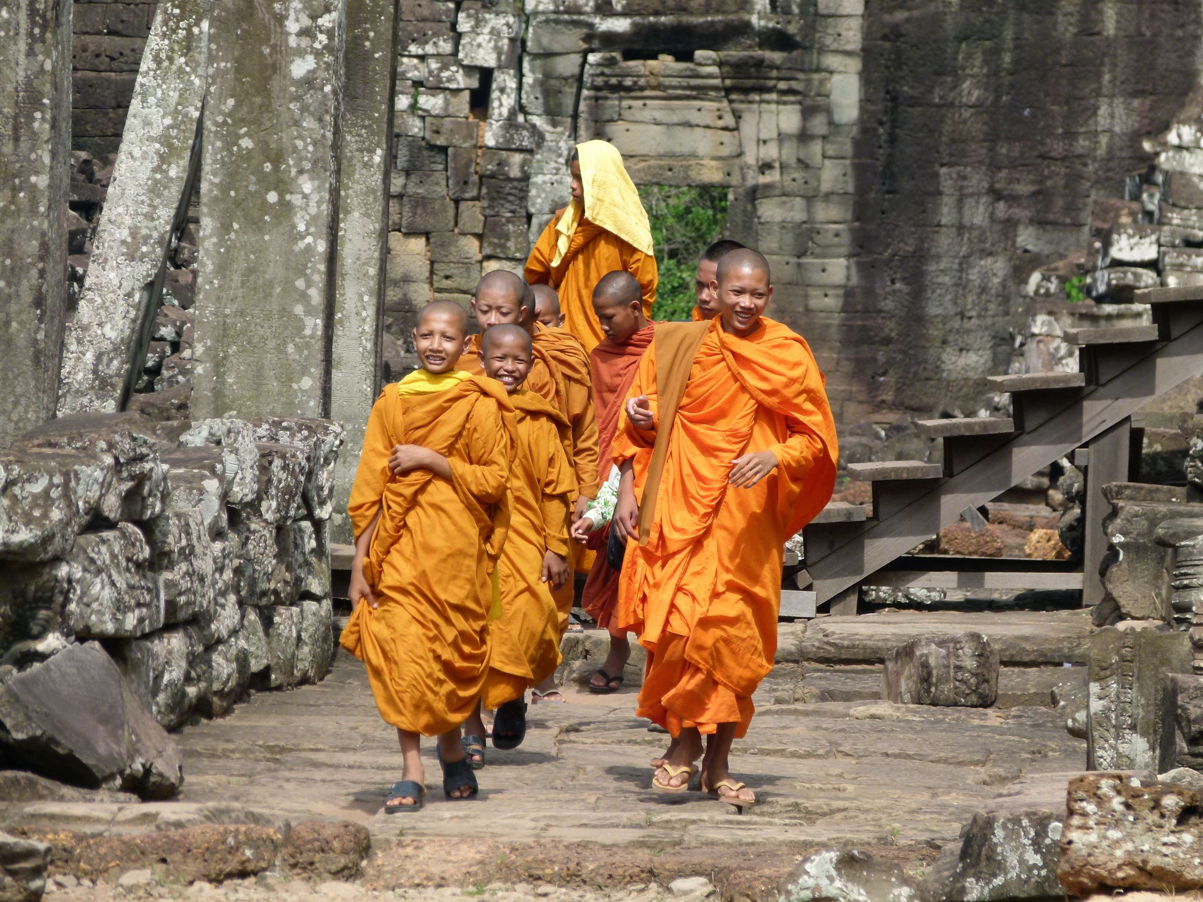 3840x2880 angkor, angkor wat, asia, buddhism, cambodia, monks, novice, ruin, Desktop