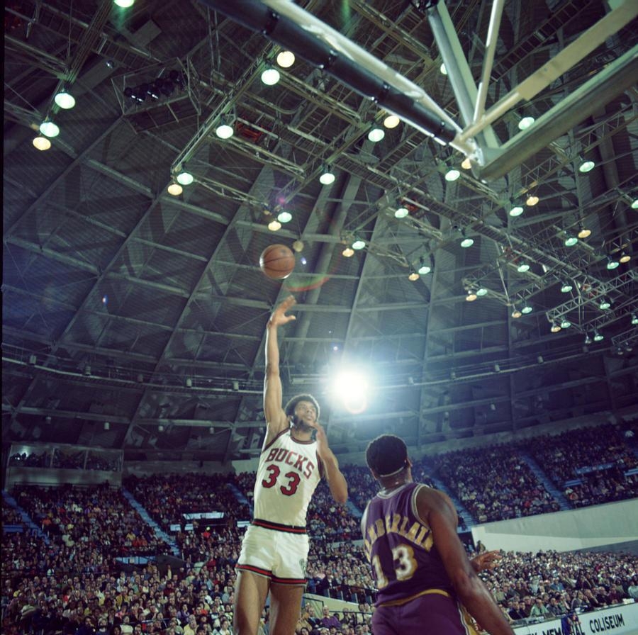 900x900 Kareem Abdul Jabbar Sky Hook Photograph by Retro Image Archive, Desktop