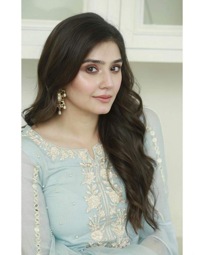 820x1030 Dur E Fishan Saleem Leaves Fans In Awe With Her Latest Photohoot, Phone