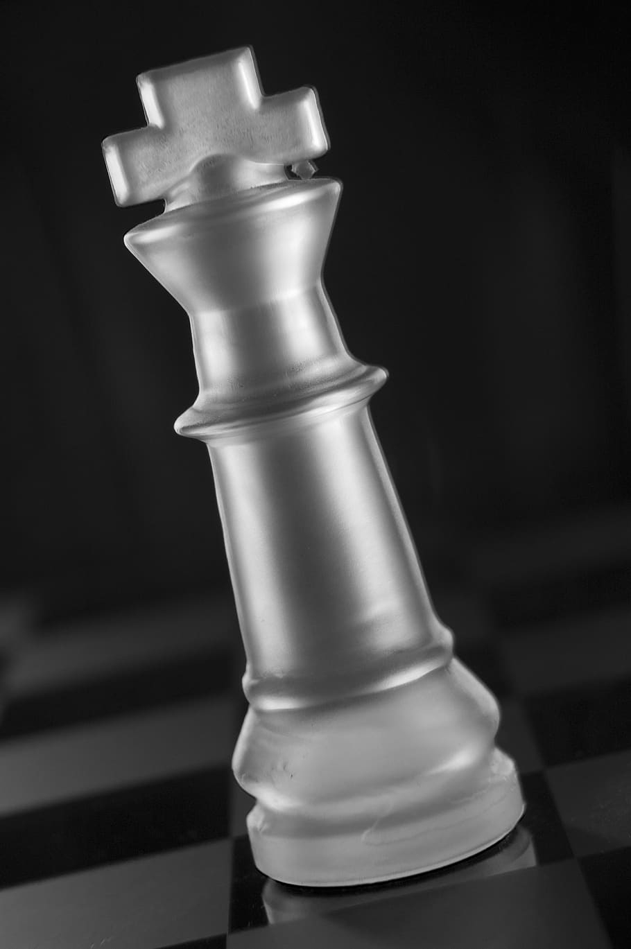 910x1370 HD wallpaper: chess, victory, checkmate, king, chessboard, Phone