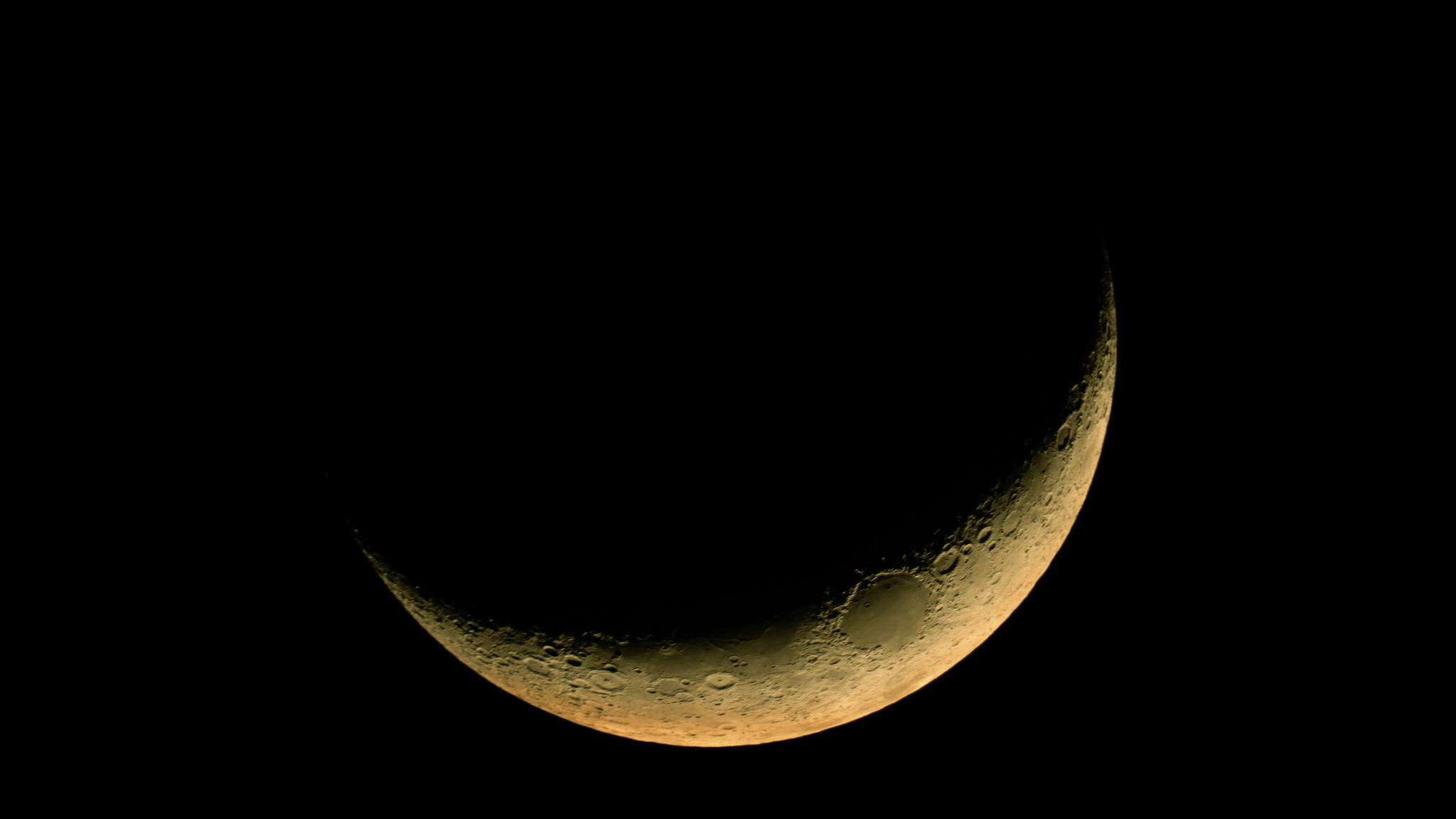 2050x1160 Wallpaper Space Moon Crescent, Desktop