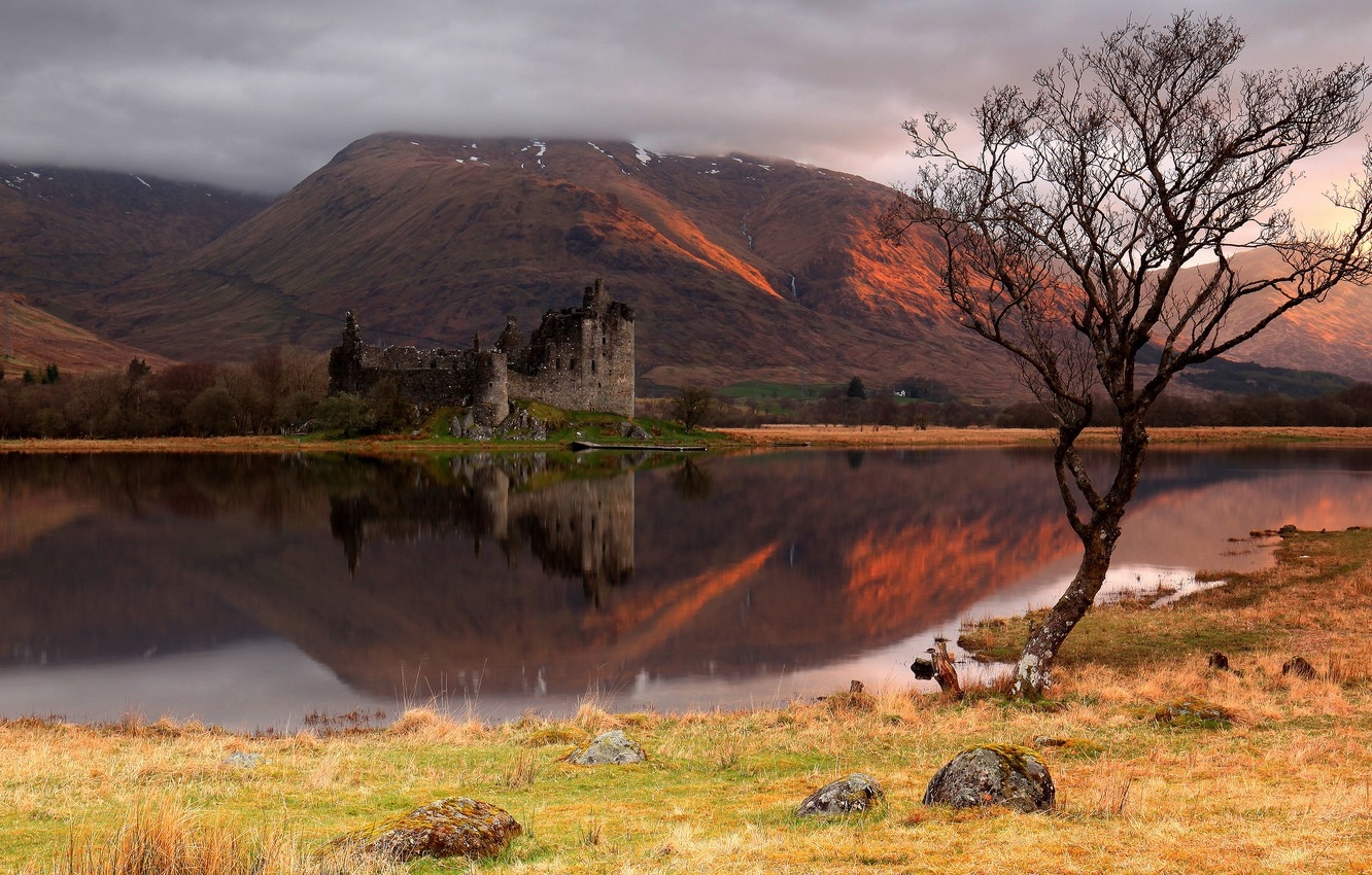 1340x850 Wallpaper autumn, clouds, mountains, lake, reflection, river, stones, castle, tree, shore, the evening, Scotland, ruins, architecture, pond, medieval image for desktop, section пейзажи, Desktop