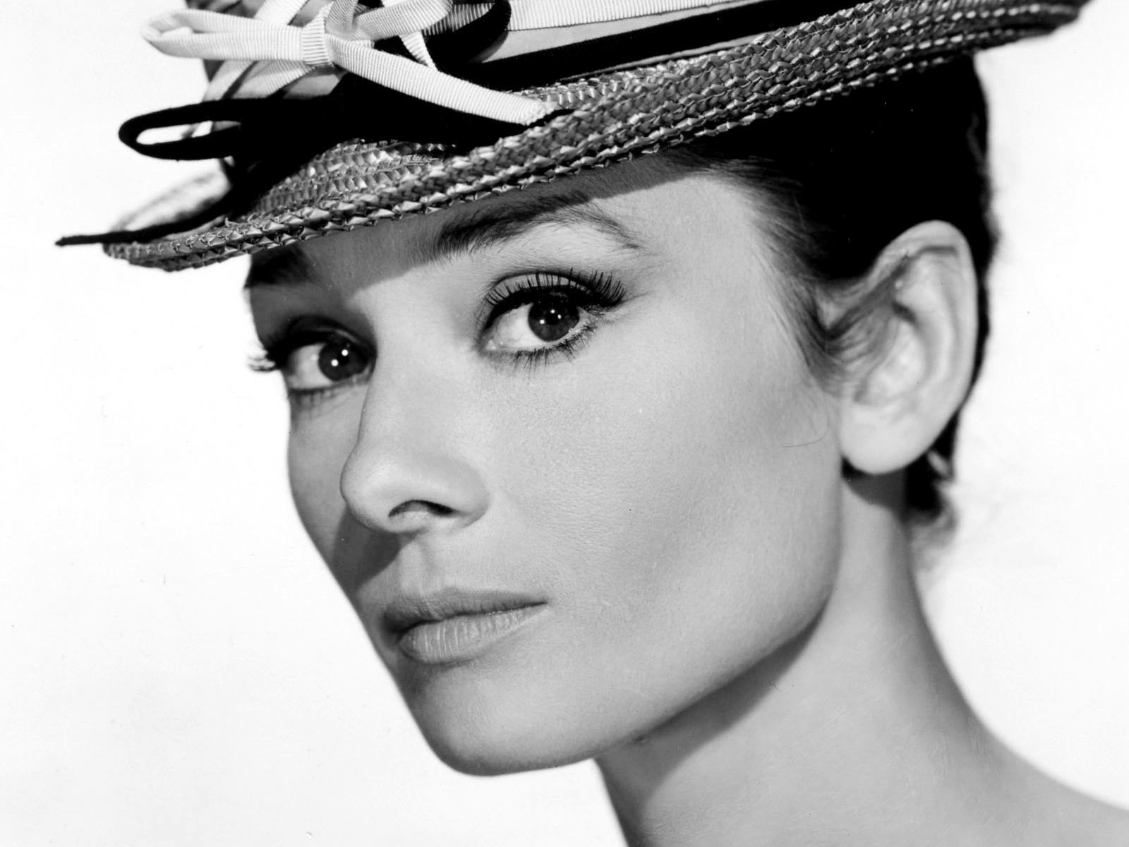 1600x1200 Audrey Hepburn Wallpaper and Background Imagex1200, Desktop