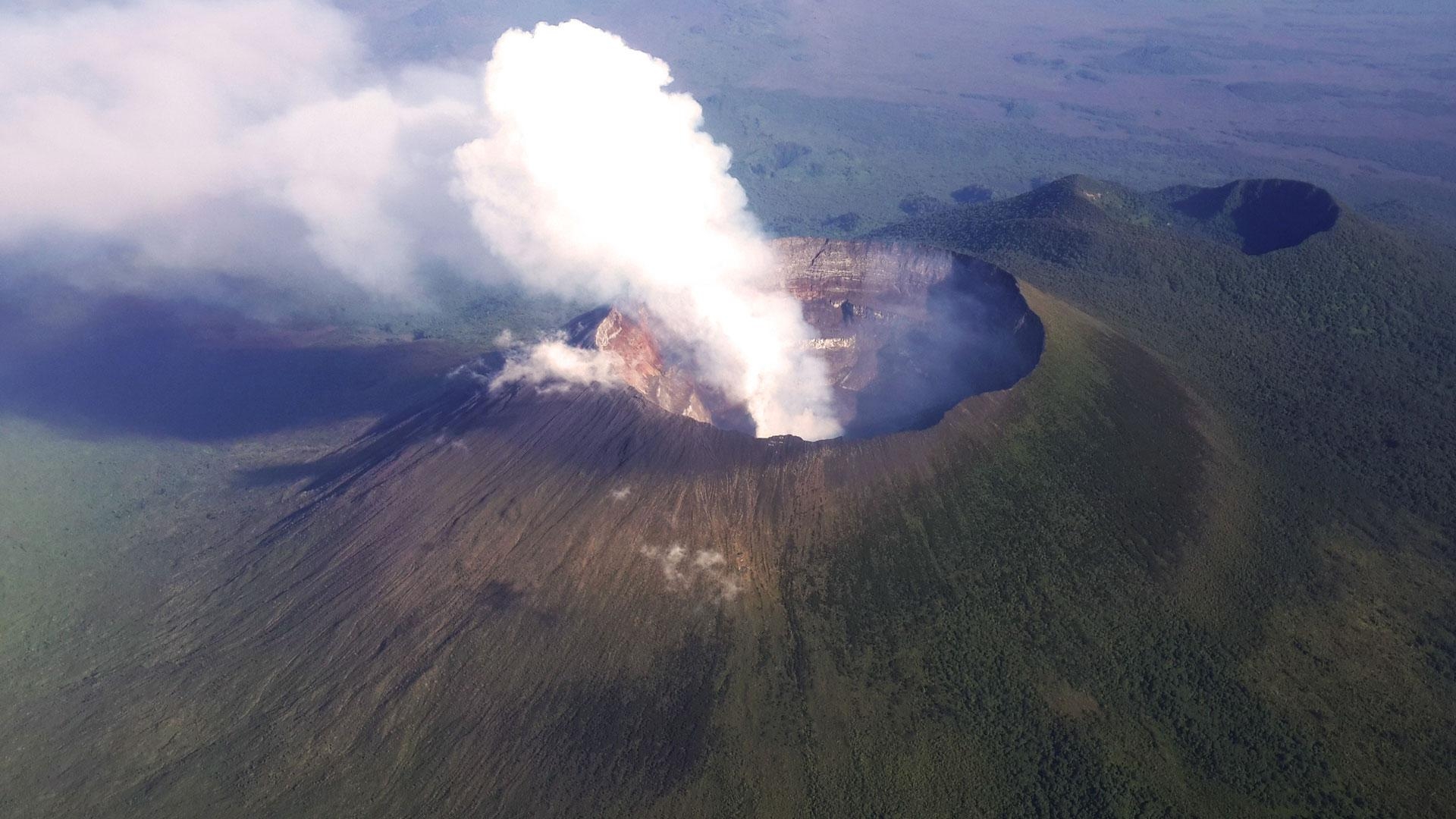 1920x1080 Ugandan National Parks & Mount Nyiragongo Safari World Safaris, Desktop