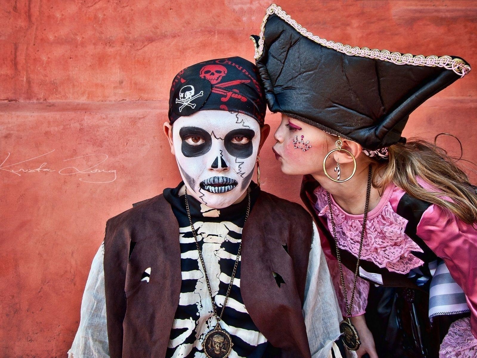 1600x1200 Girl, Pirates, Boy, Children, Costumes, Carnival, Desktop