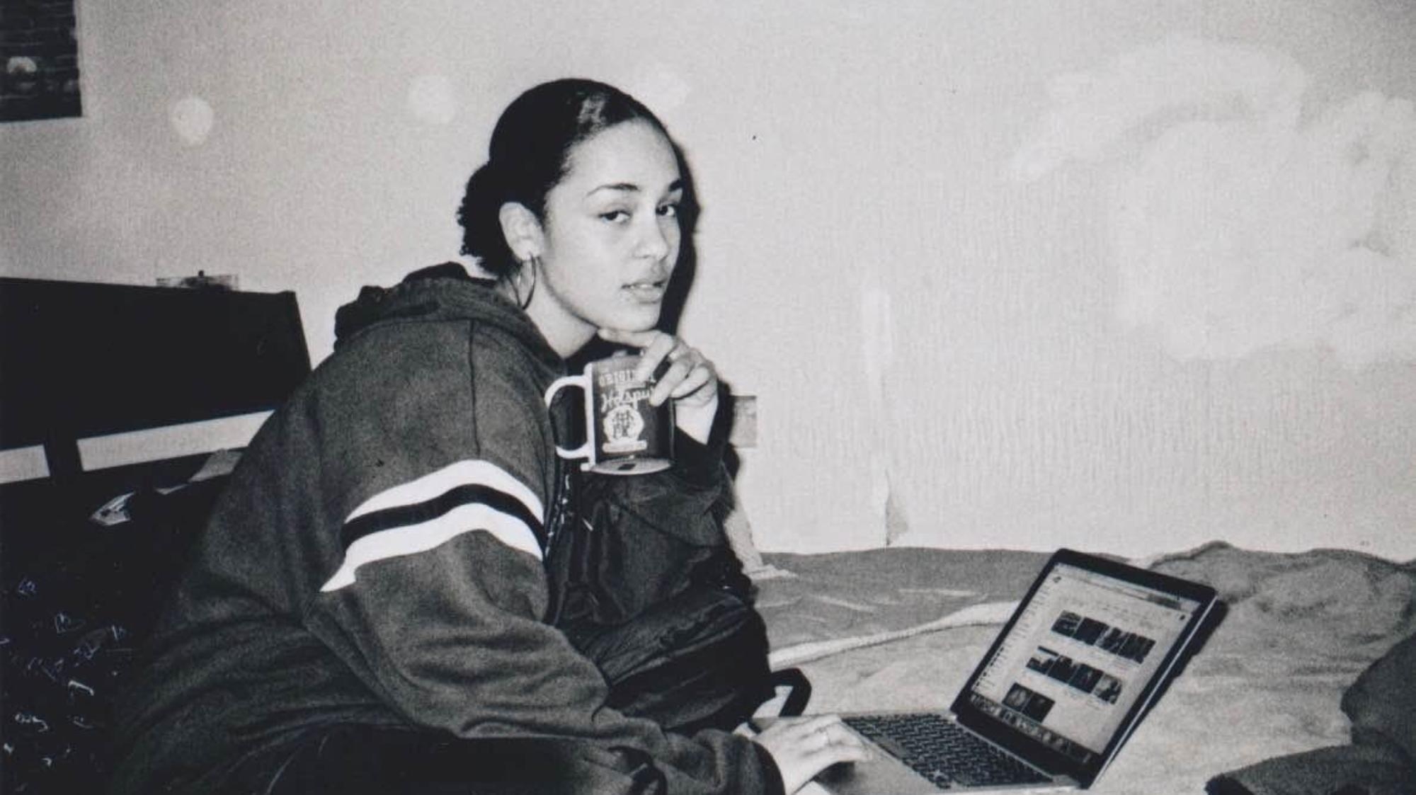 2000x1130 VIDEO JORJA SMITH, Desktop