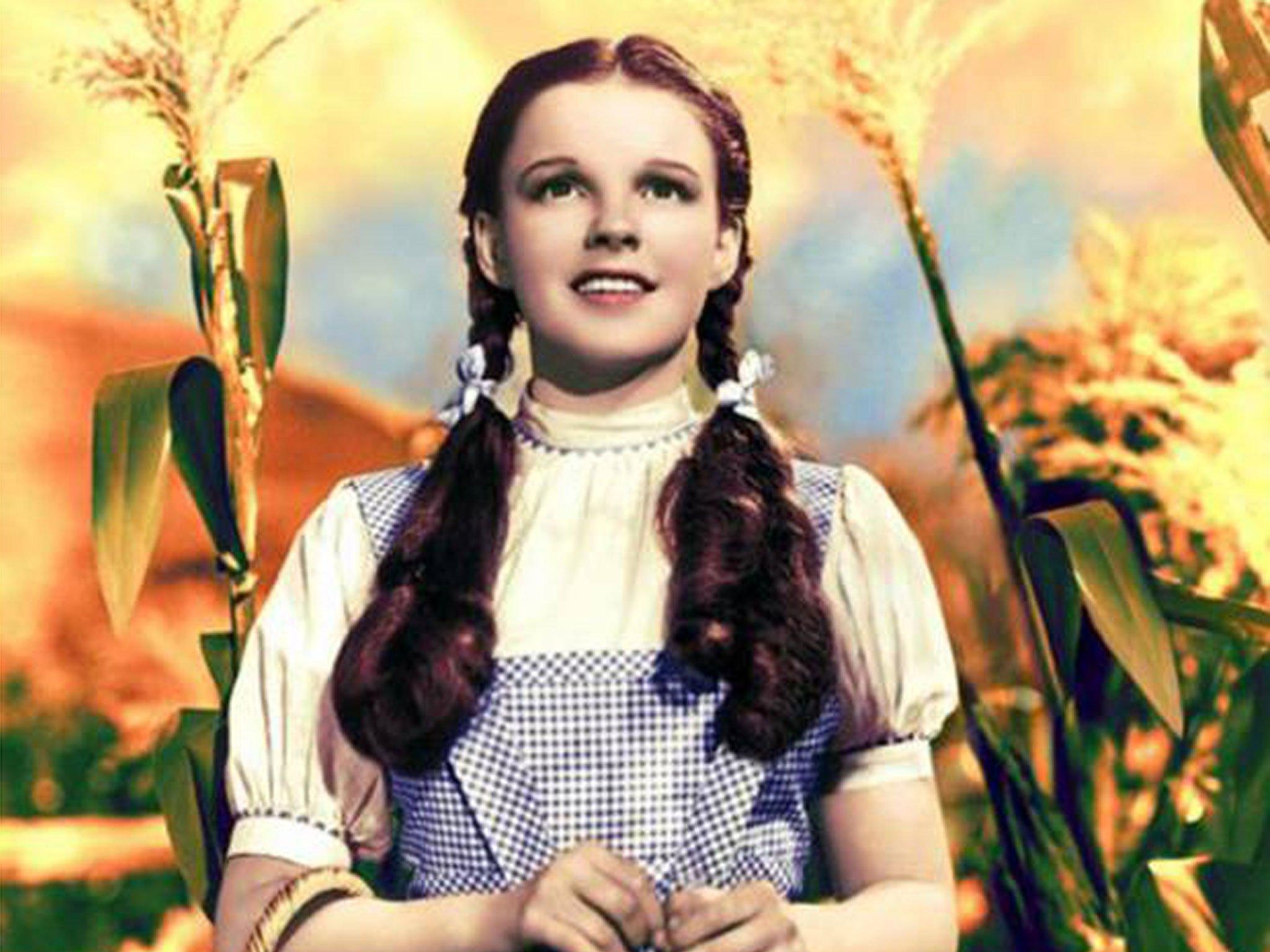 2050x1540 Judy Garland's dress from The Wizard of Oz expected to sell, Desktop