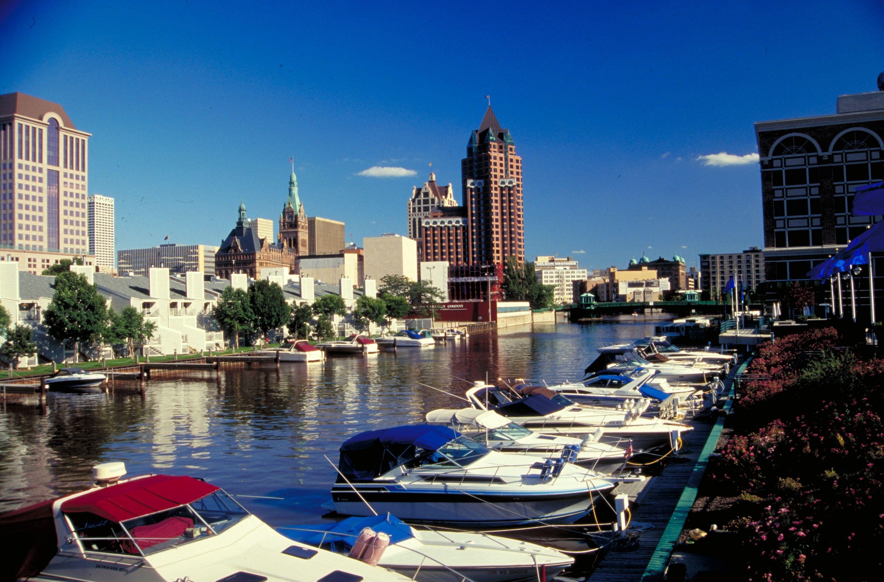 2910x1920 Things You Should Know About Life in Milwaukee, Desktop