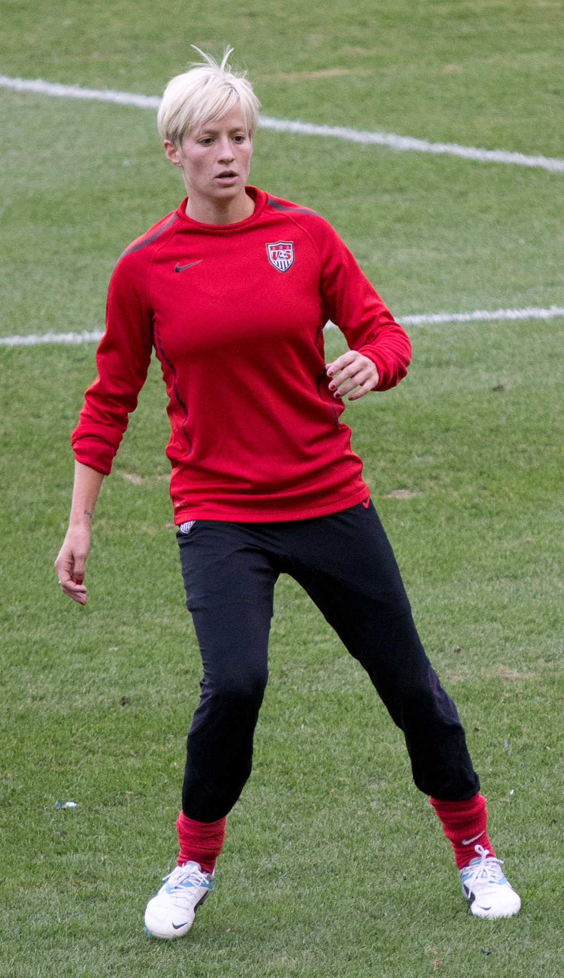 1100x1910 Megan Rapinoe, Phone