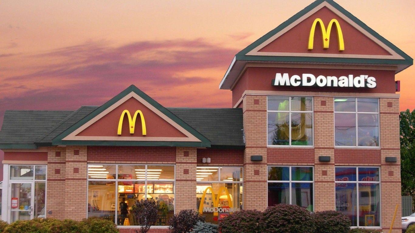 1370x770 Wallpaper Mcdonald Laptop Mcdonalds Logo Fast Food Chain, Desktop