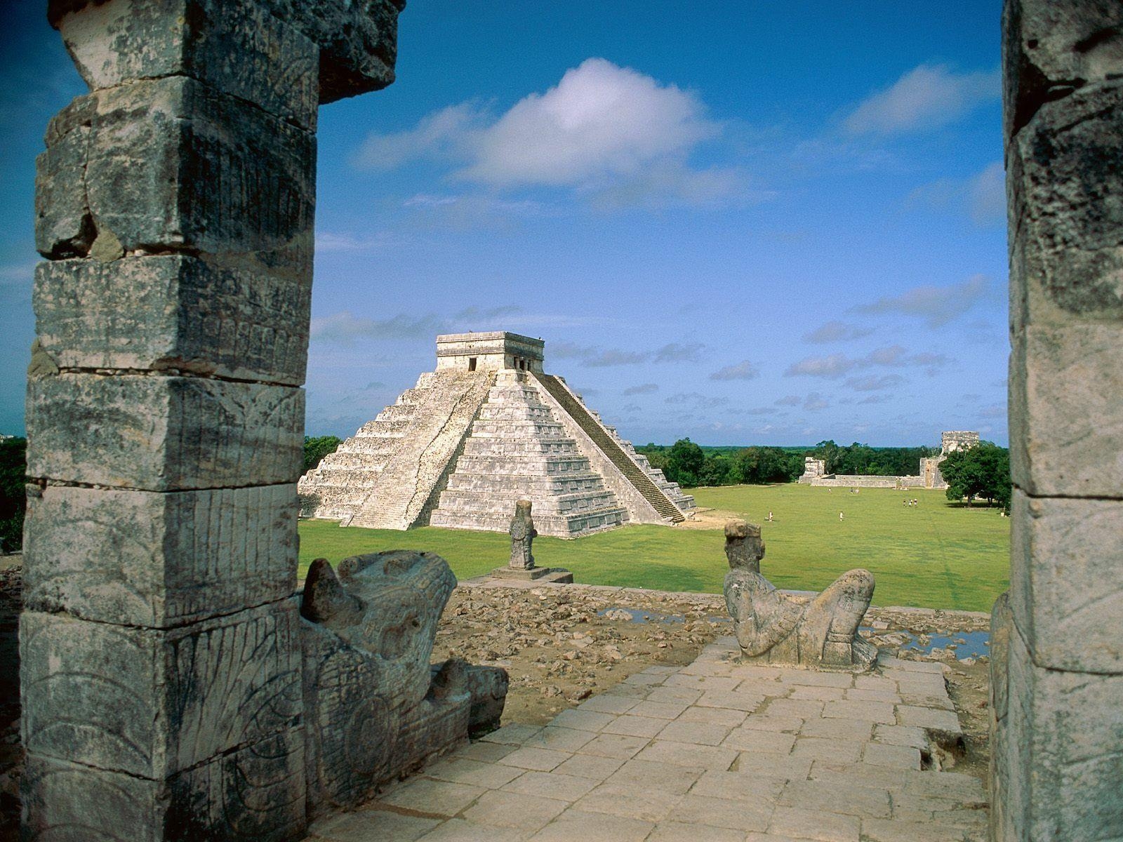 1600x1200 El Castillo Chichen Itza Wallpaper Mexico World Wallpaper in jpg, Desktop