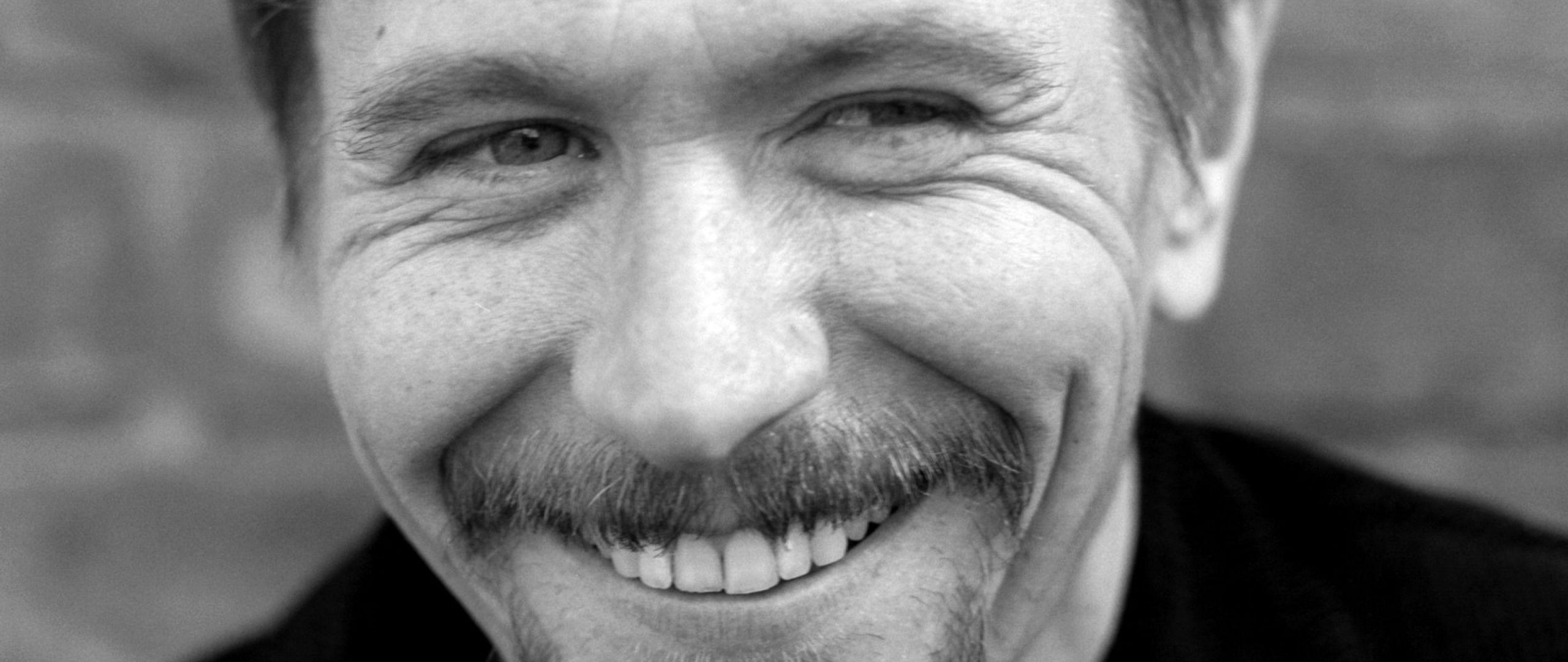 2560x1080 Download Wallpaper  Gary oldman, Actor, Face, Smile, Dual Screen