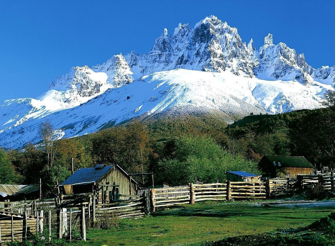 1400x1030 Dwelling in the mountains of Patagonia wallpaper and image, Desktop