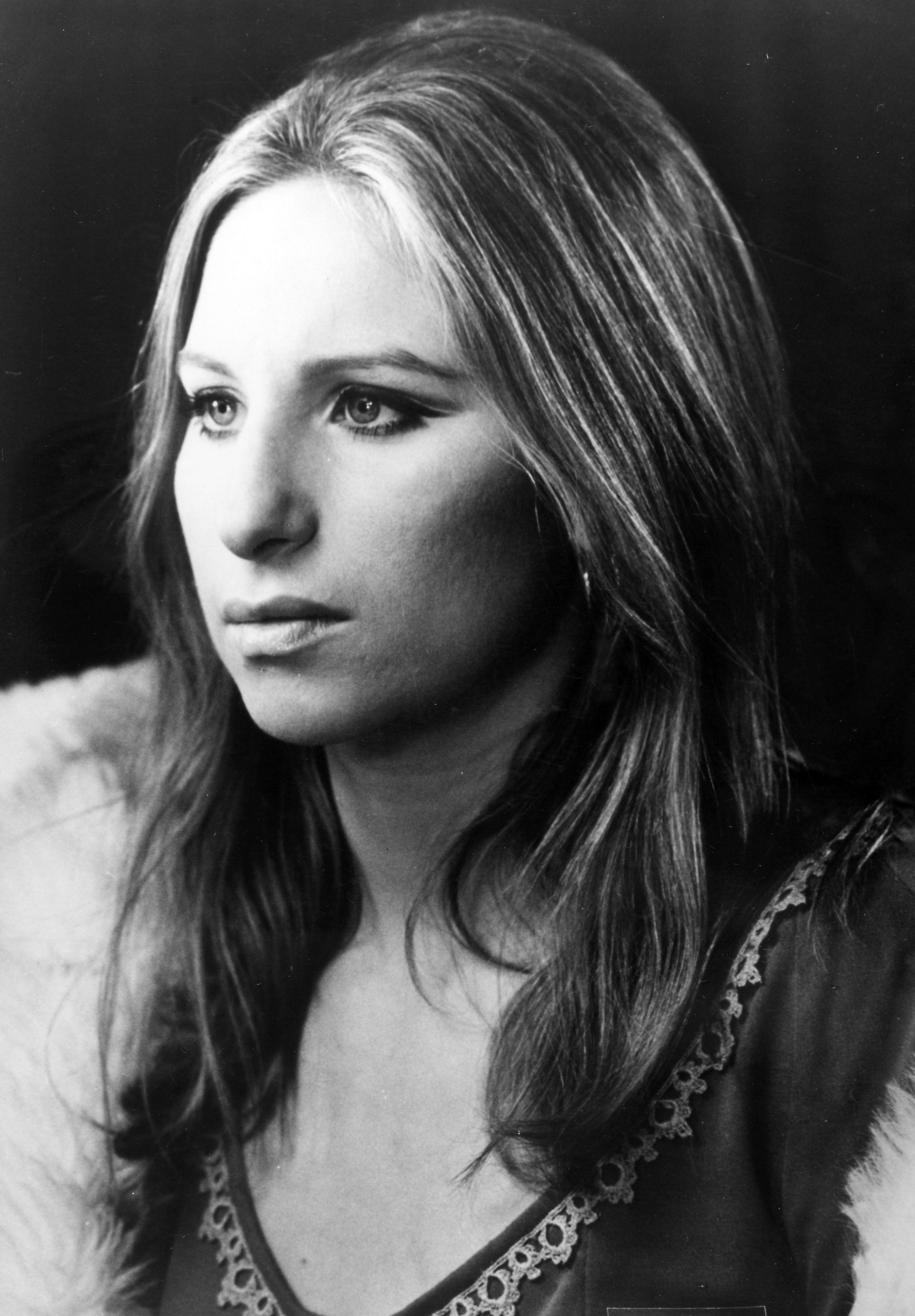 2850x4100 214x317px Top HDQ Barbra Streisand image 42, Phone