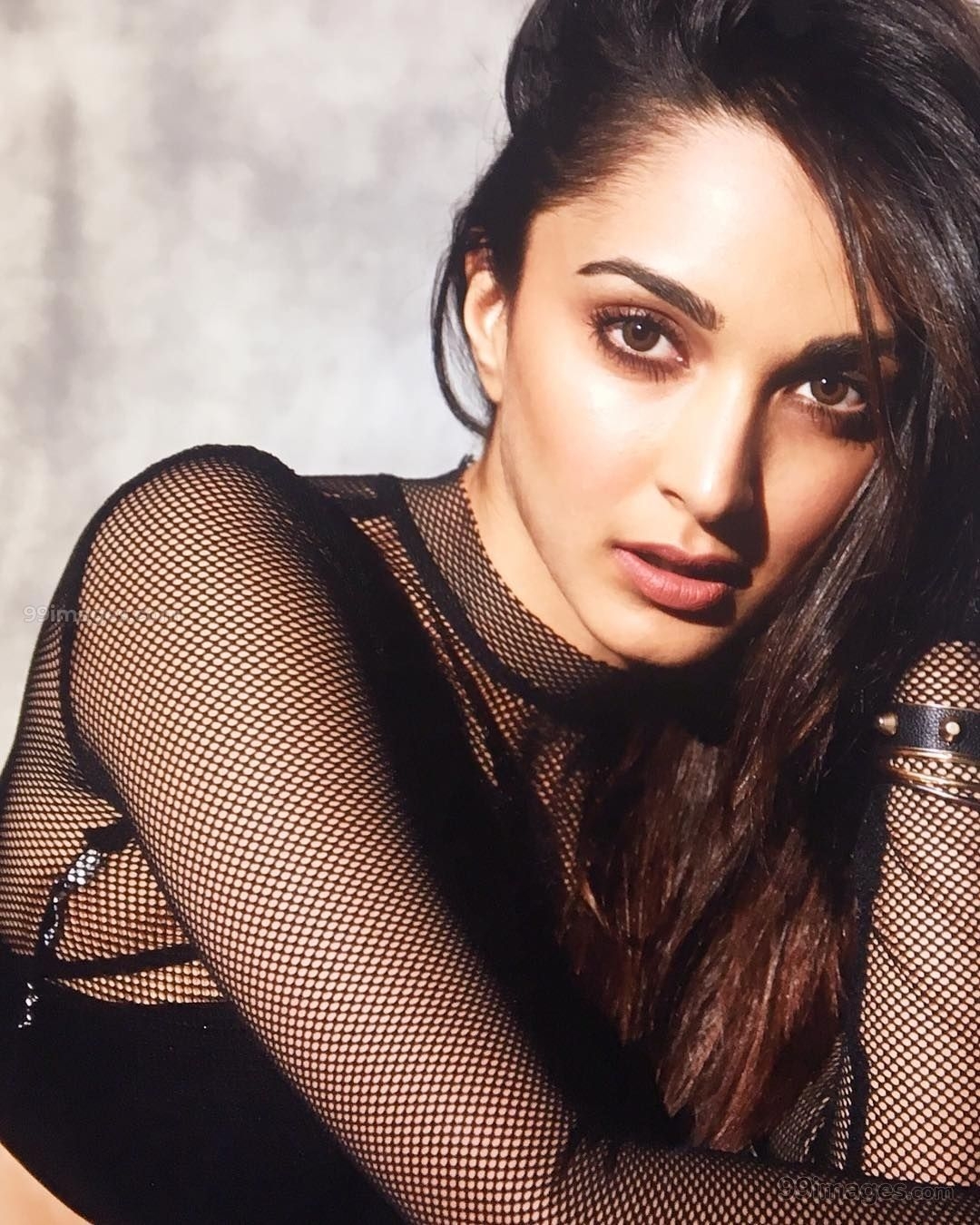 1080x1350 Kiara Advani Beautiful HD Photohoot Stills & Mobile Wallpaper HD (1080p) - #kiaraadvani #actress #bollywood. Kiara advani hot, Kiara advani, Kaira advani, Phone