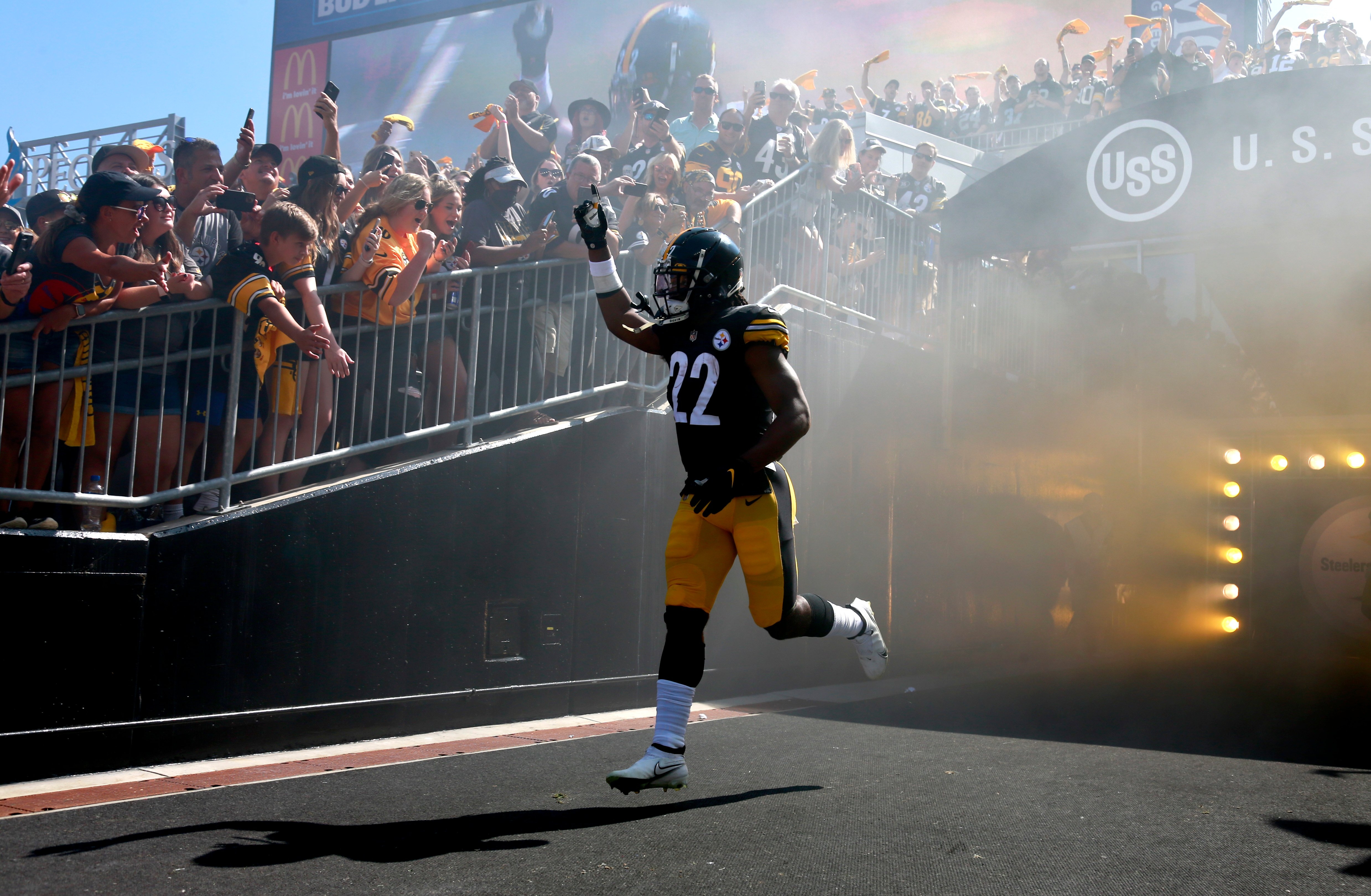 4960x3240 NFL: Steelers rookie Najee Harris unleashes wicked stiff arm, Desktop