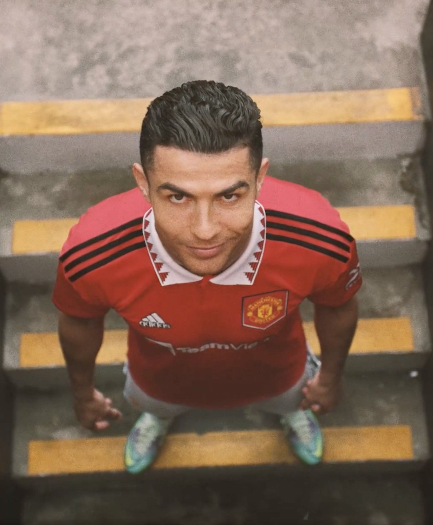 1420x1730 Cristiano Ronaldo Manchester United New Kit Wallpaper HD. Cristiano ronaldo news, Ronaldo, Cristiano ronaldo manchester, Phone