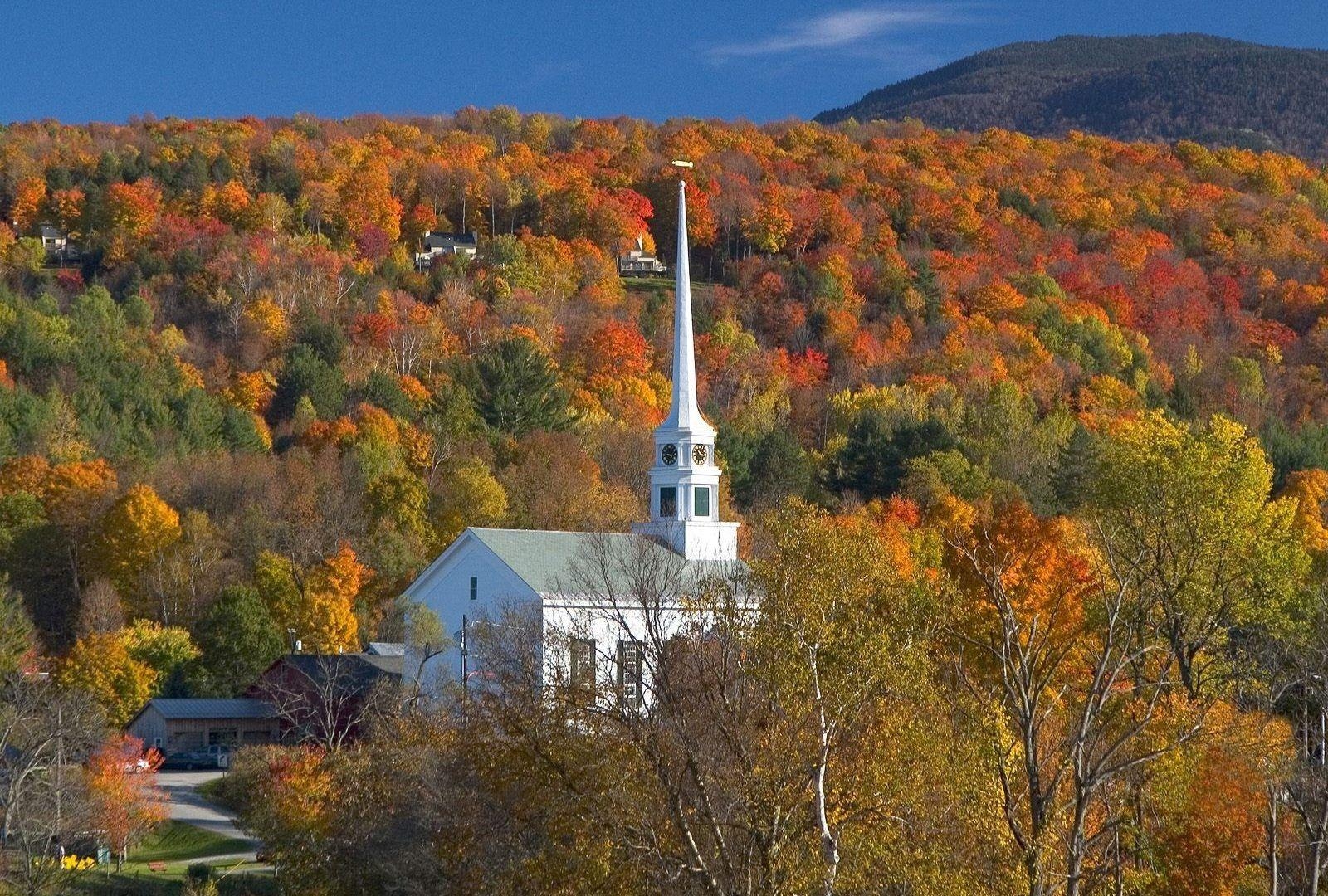 1600x1080 Religious: Church Stowe Vermont Autumn Tower Colors Fall Trees, Desktop