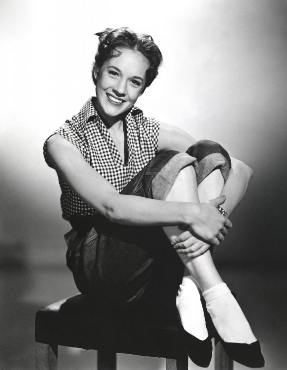 940x1200 Julie Andrews wallpaper, Phone