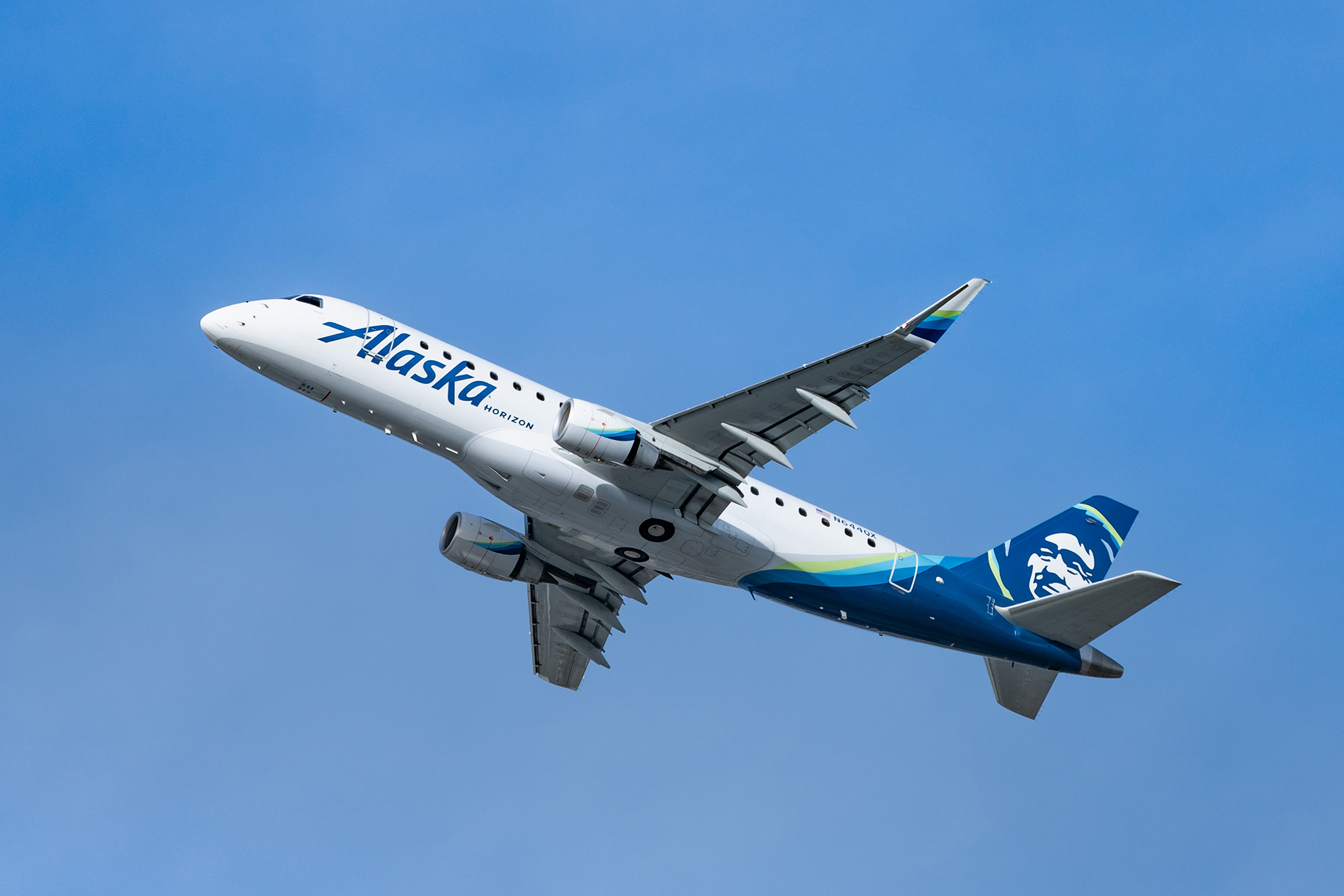 2000x1340 Alaska Airlines introduces $200 incentive for vaccinated employees, Desktop