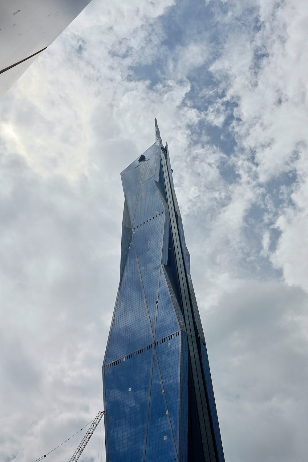 1000x1500 A very tall building with a sky background photo, Phone