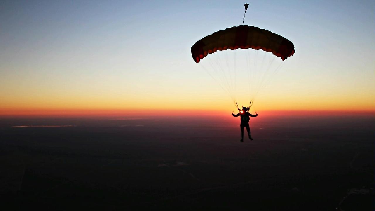 1280x720 Parachuting Wallpaper, Desktop