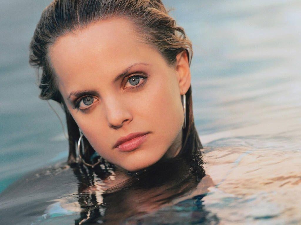 1030x770 Pin Mena Suvari Wallpaper 1920x1200, Desktop