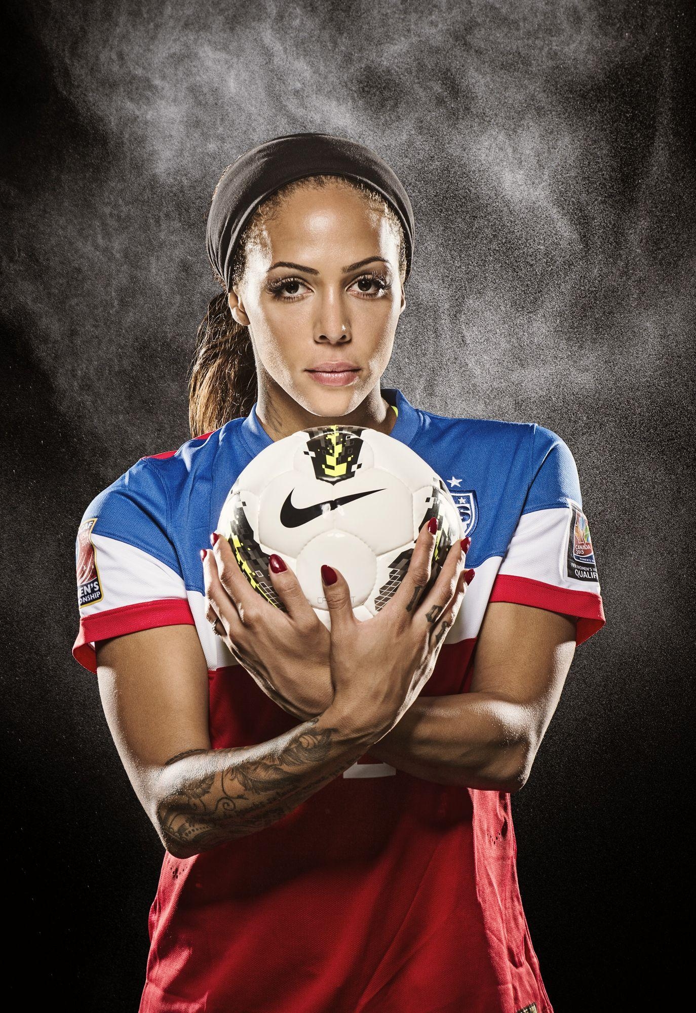 1380x2000 Portrait of Sydney Leroux of the US Women's Soccer team and gold, Phone