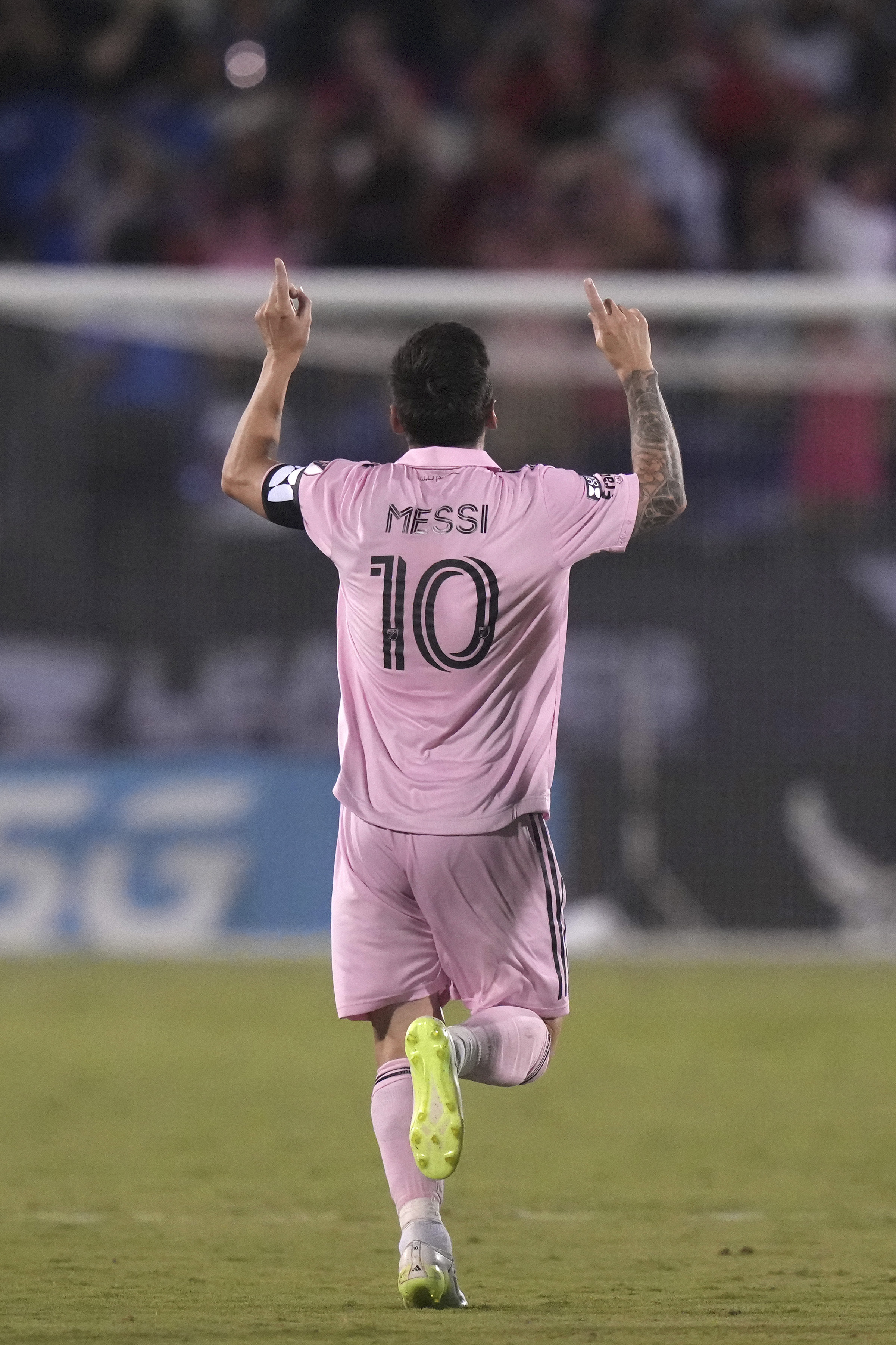 2410x3600 Messi sparkles again on free kick with tying goal, Inter Miami beats FC Dallas in shootout, Phone