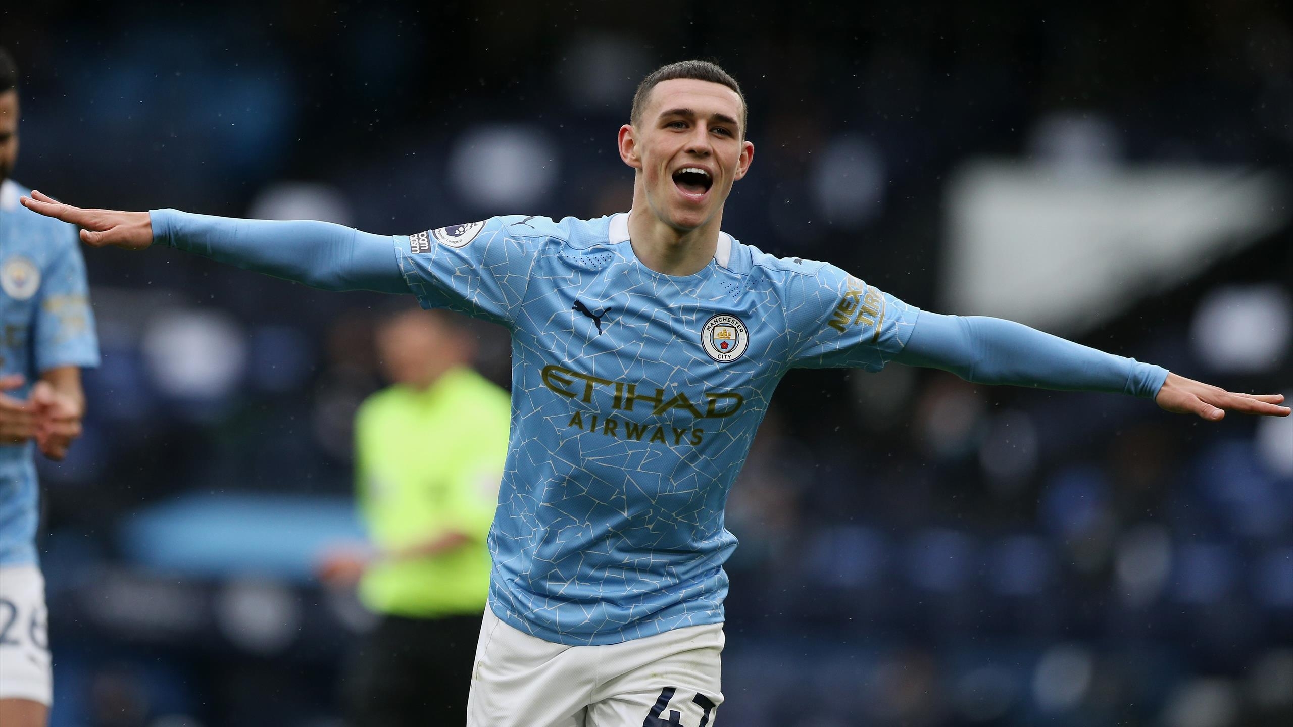 2560x1440 Phil Foden has grown up on the back, Desktop