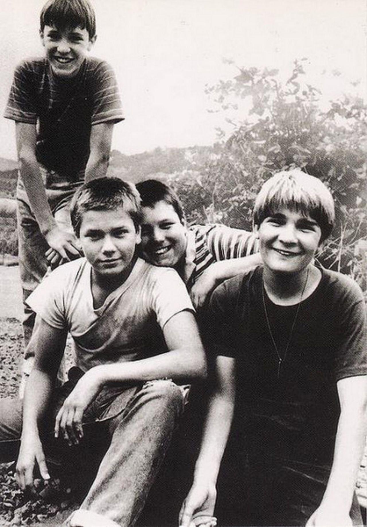 1280x1840 Stand By Me cast god they have never decided to redo, Phone