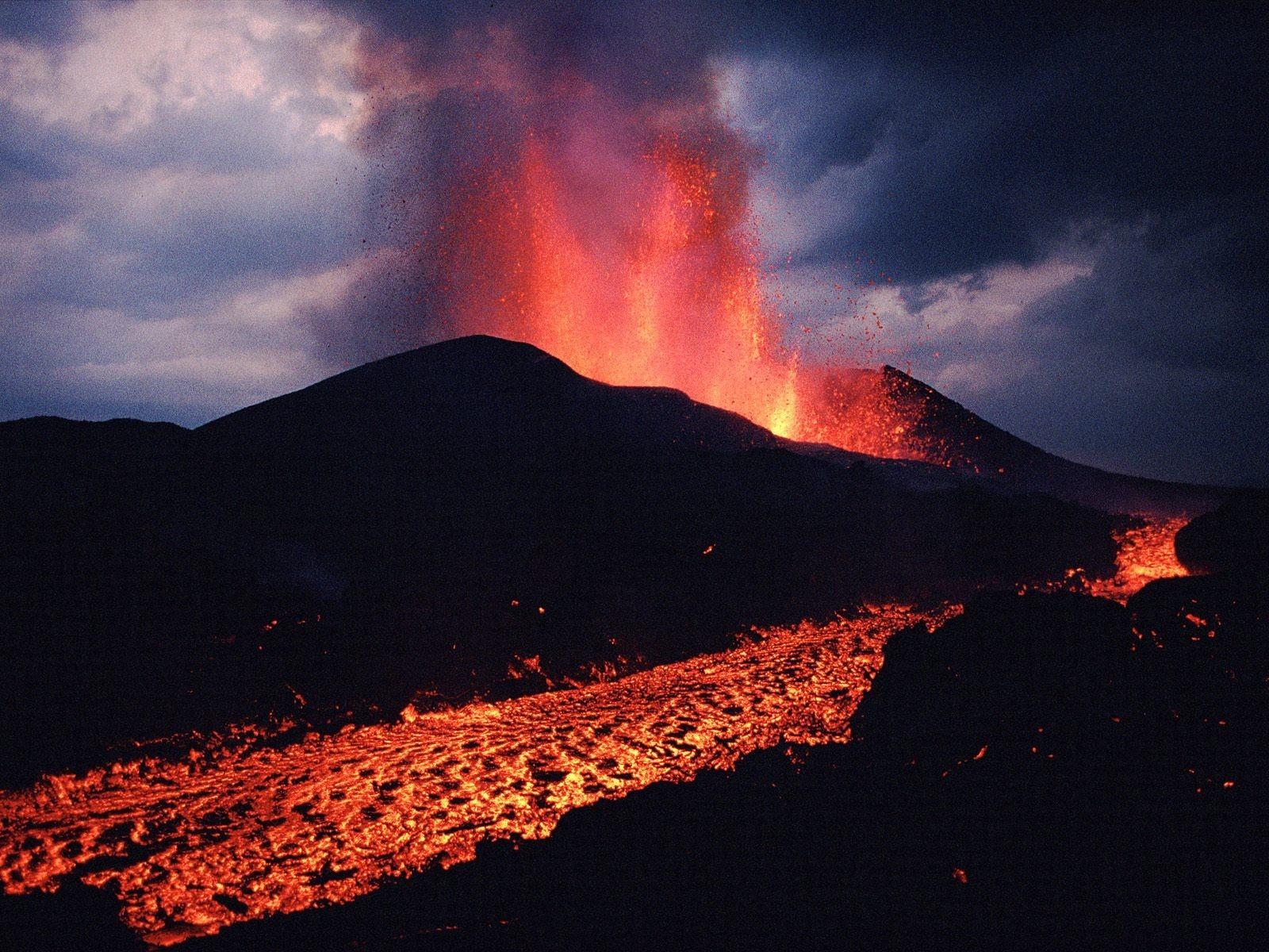 1600x1200 Nature: Volcano Erupting Kimanura Virunga National Park Democratic, Desktop