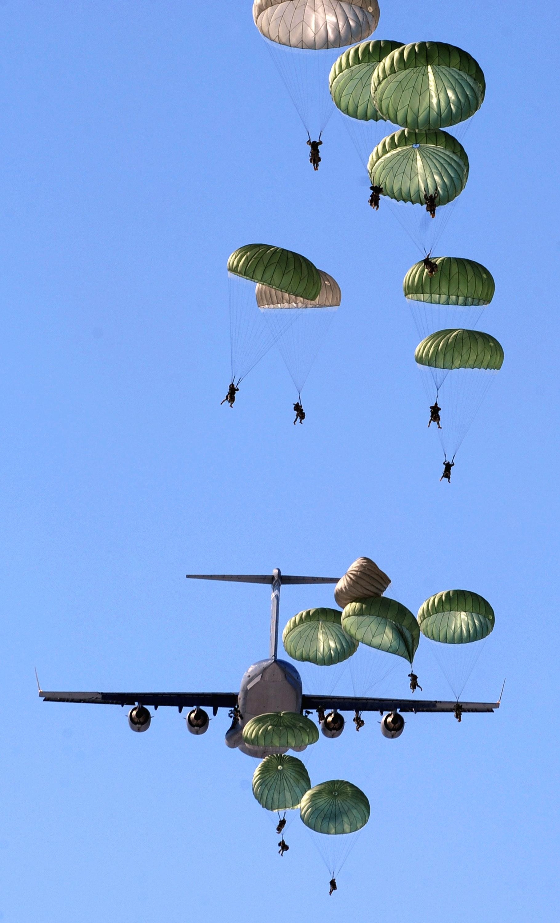 1820x3000 Great Parachuting Photo, Phone