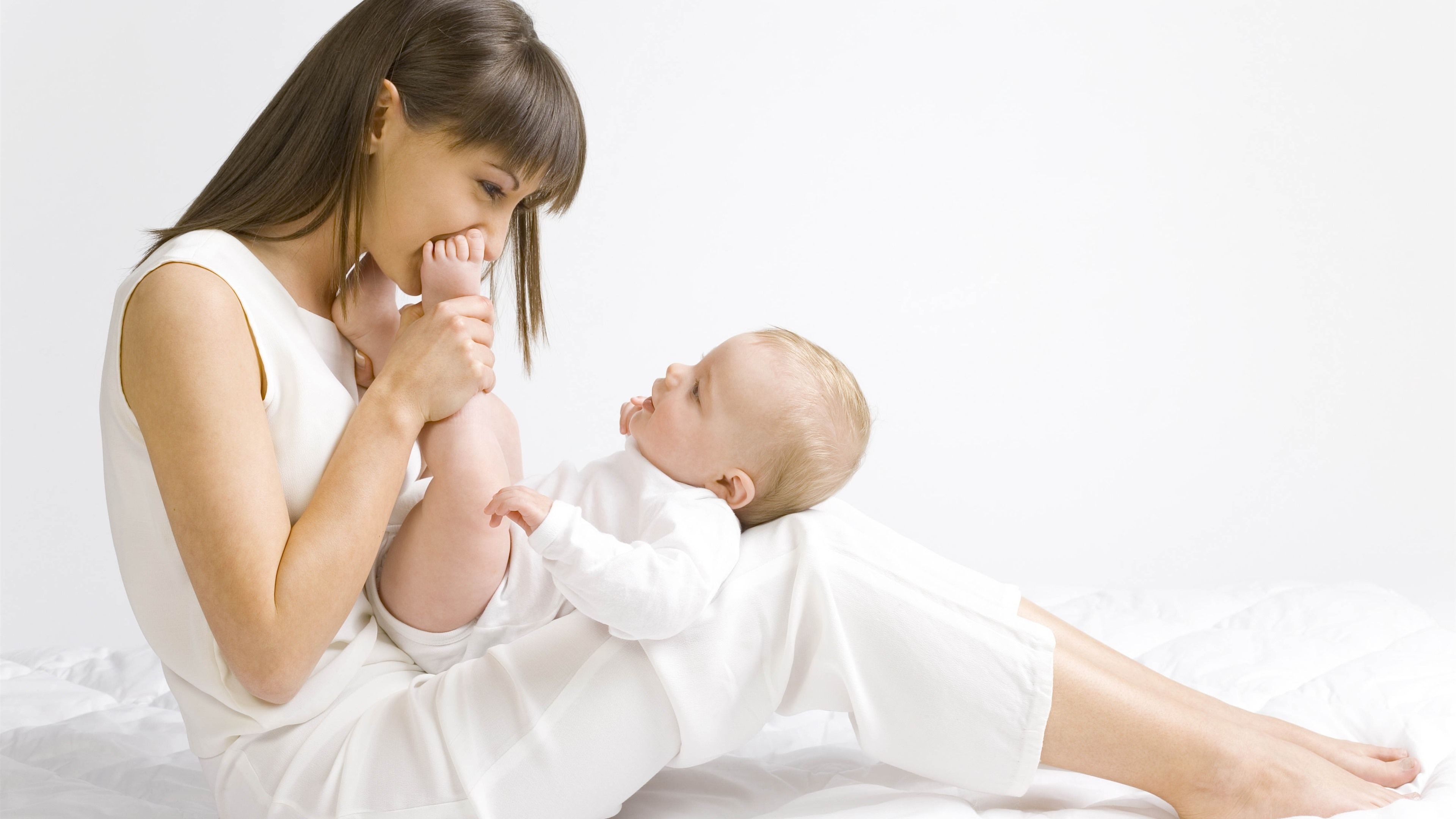 3840x2160 Wallpaper Mother and baby, love, happy  UHD 4K Picture, Image, Desktop