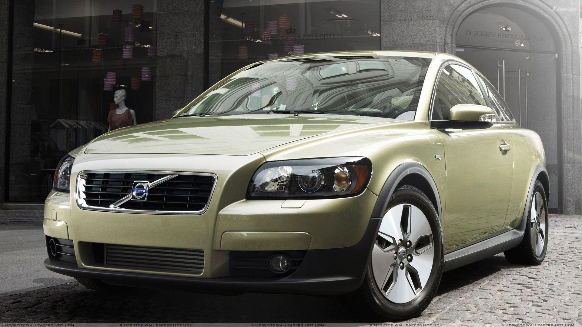 1920x1080 Volvo C30 In Green Front Pose Wallpaper, Desktop