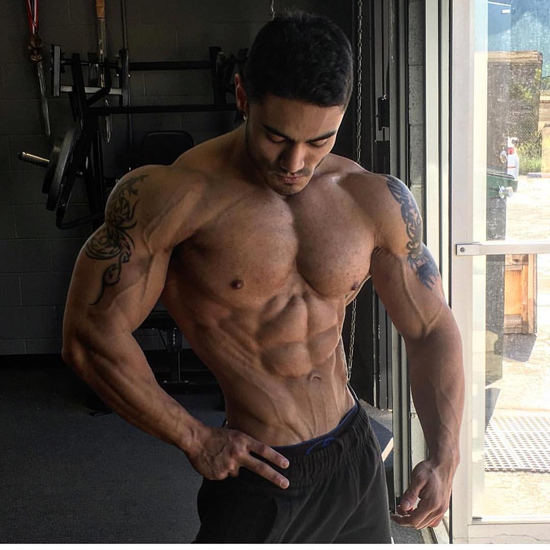 1080x1080 IFBB physique PRO Jeremy Potvin on how to create a Photohop physique, Phone