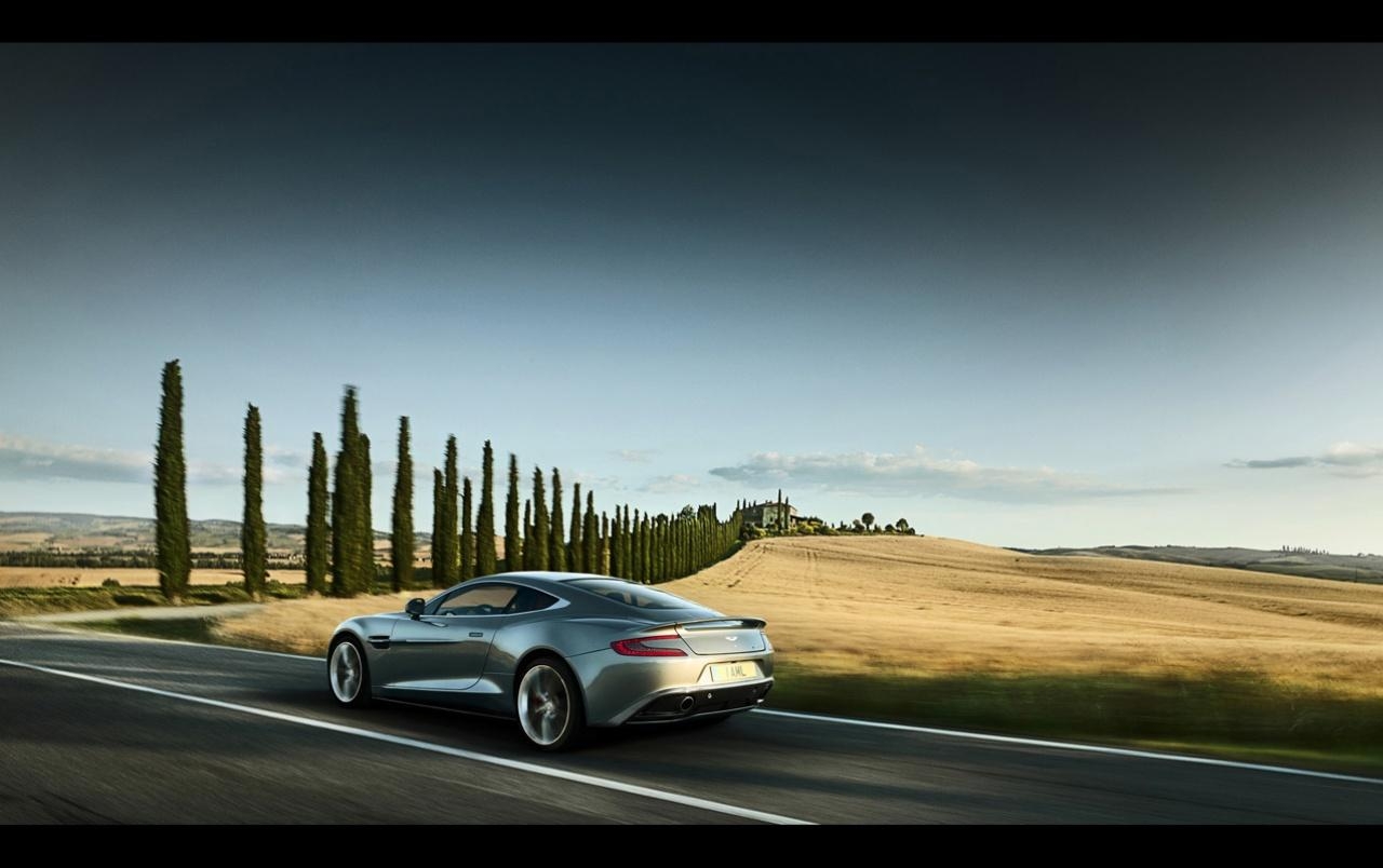 1280x810 Aston Martin Vanquish Motion Side Hintergrundbilder, Desktop