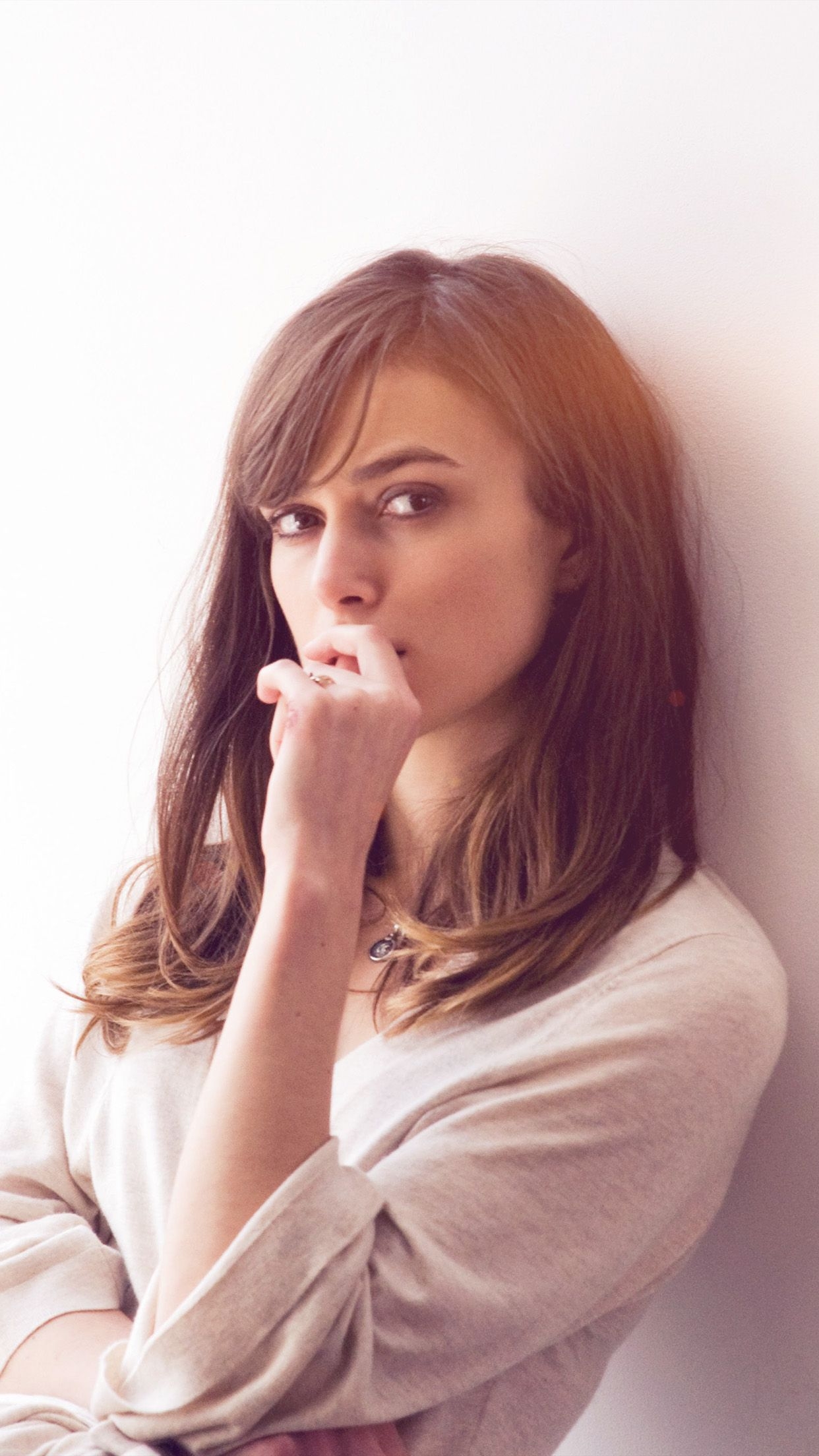 1250x2210 Actress Girl Hollywood Wallpaper, Phone