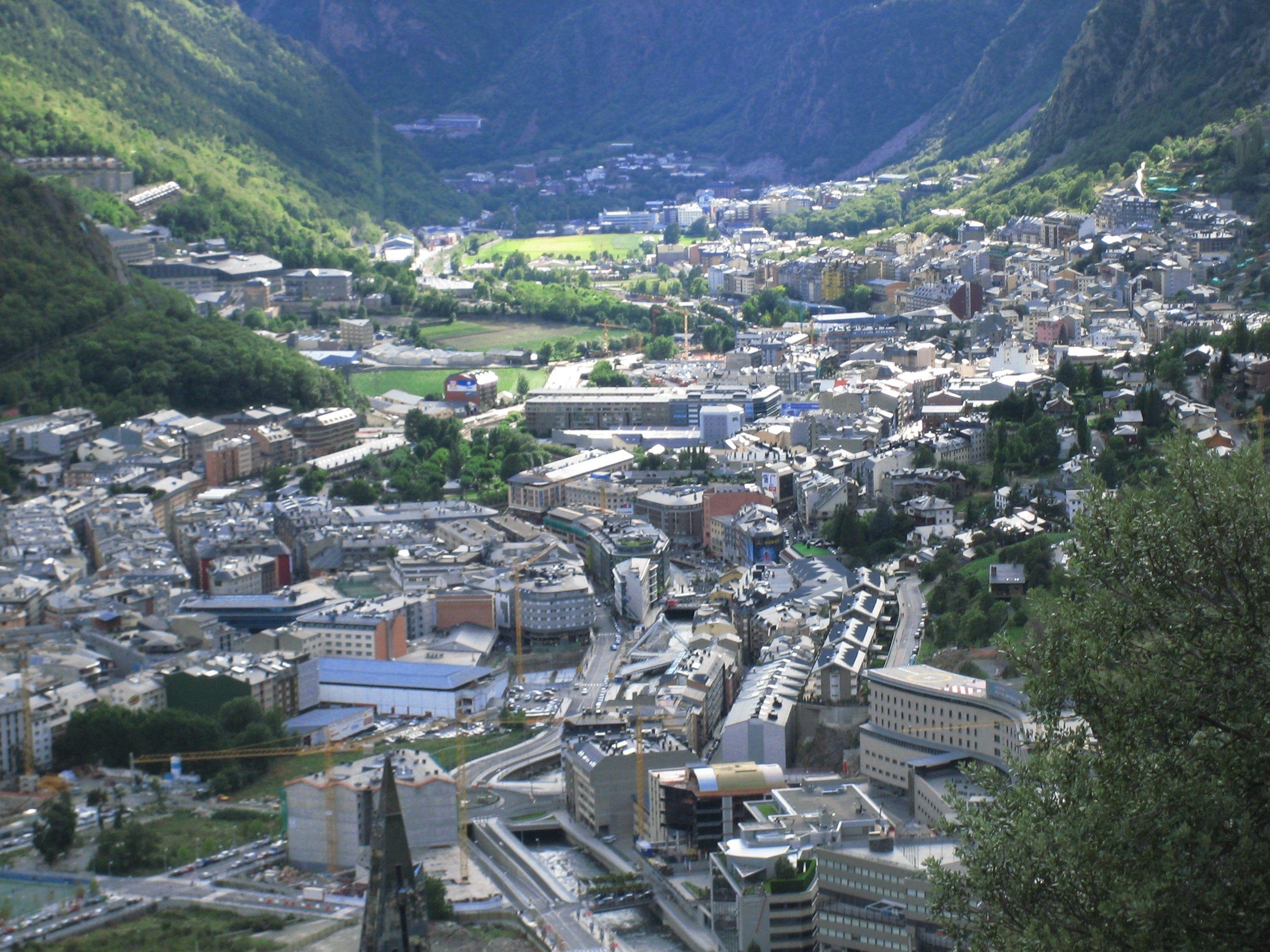 2600x1950 Andorra la Vella, Desktop