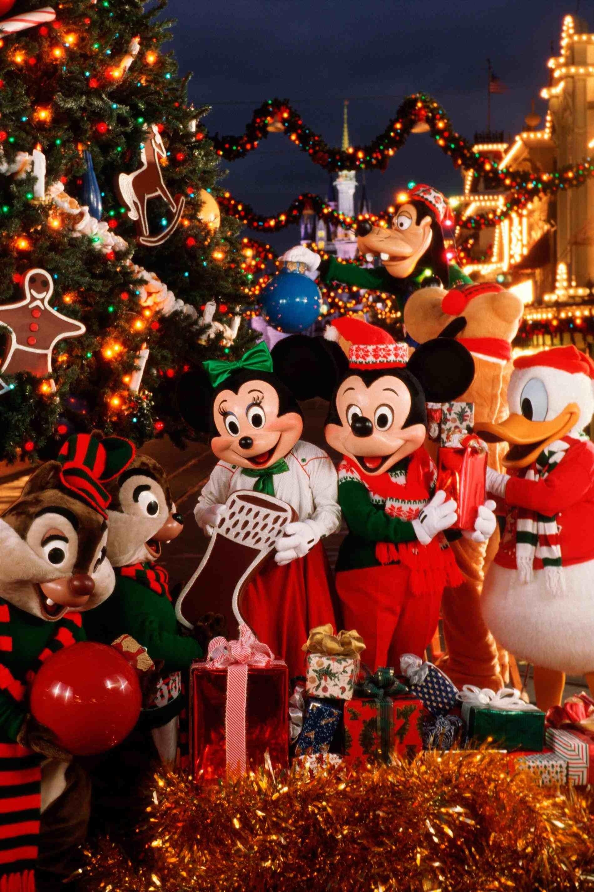 1900x2850 Mickey Christmas Wallpaper, Phone