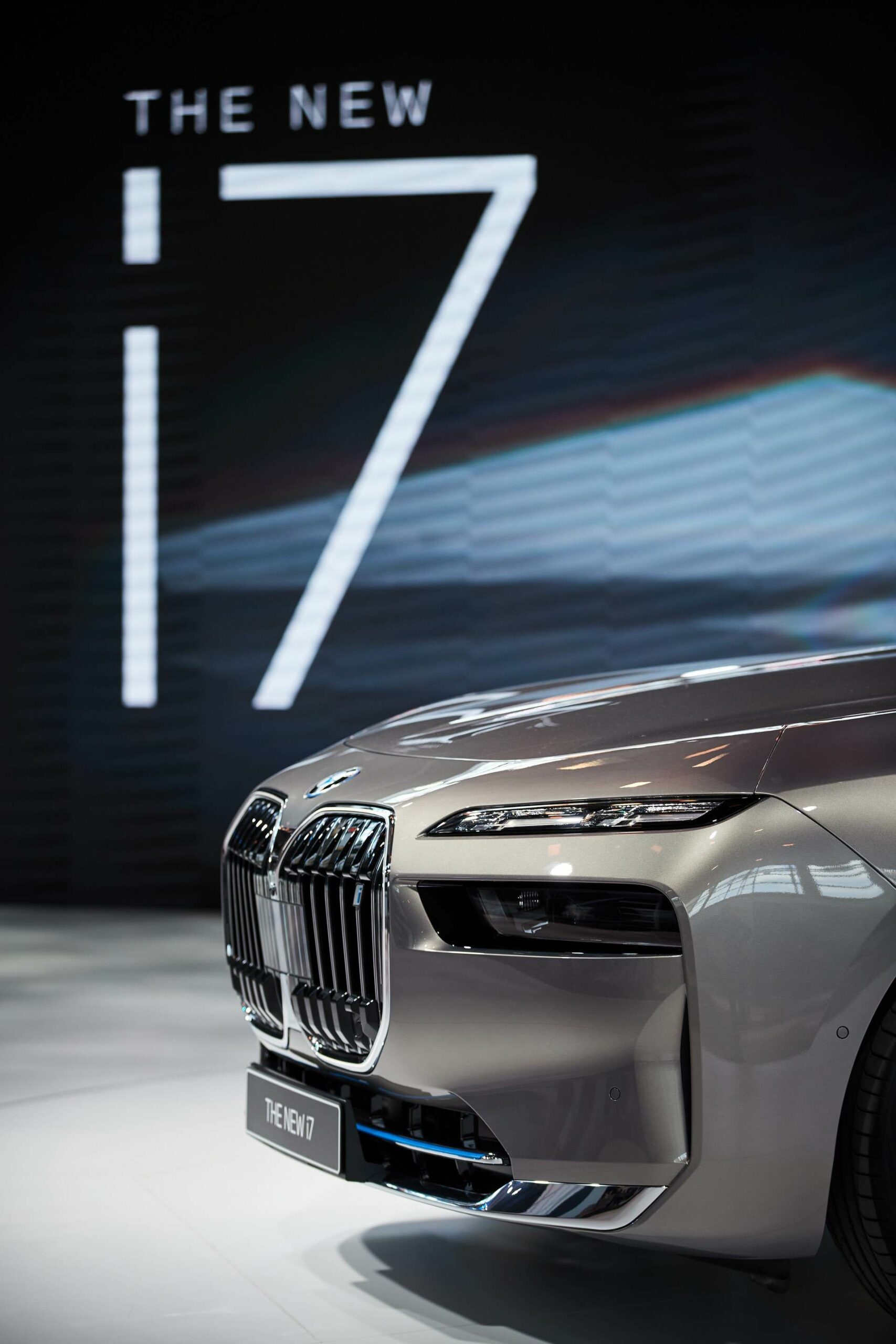 1710x2560 2023 BMW 7 Series and i7 image live from Olympiapark, Phone