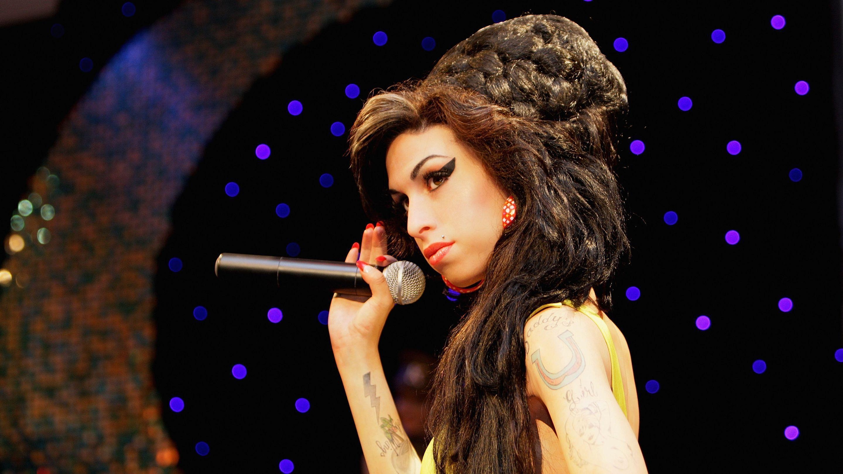 2880x1620 Amy Winehouse Wallpaper Background, Desktop