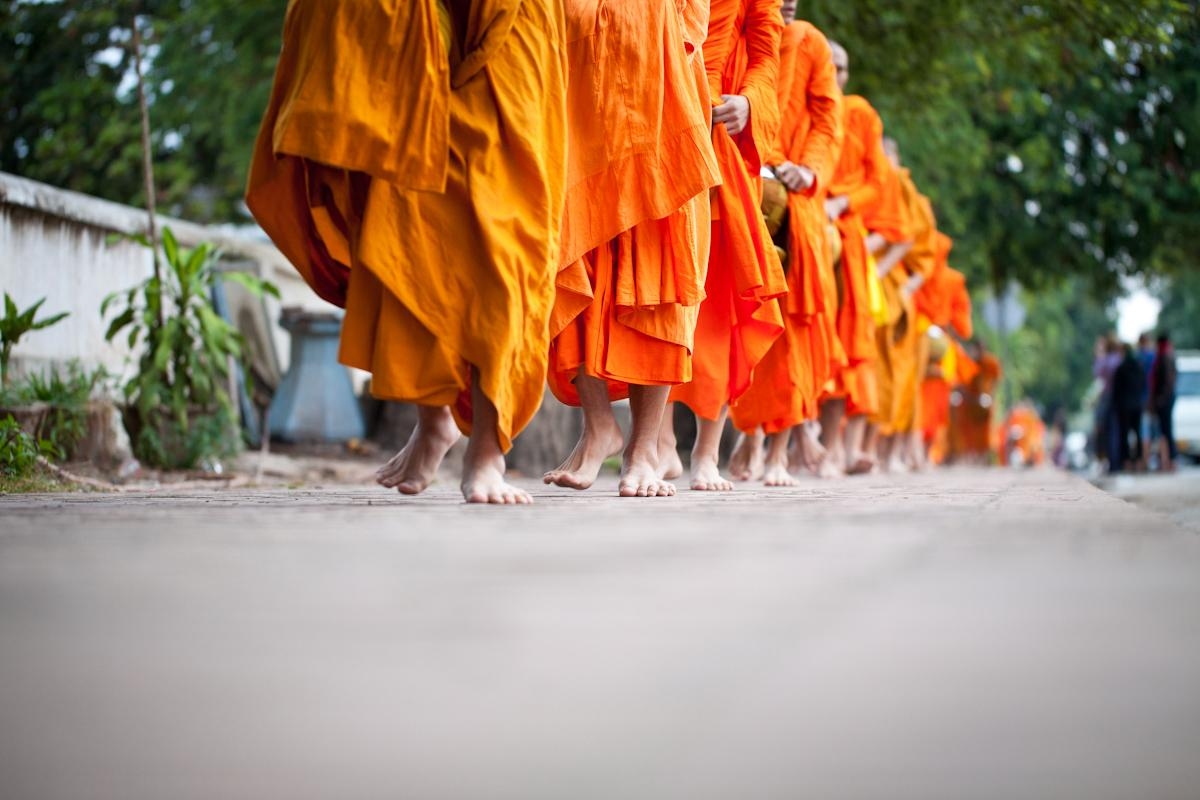 1200x800 Photoburst alms by Etienne Bossot Prabang, Laos, Desktop