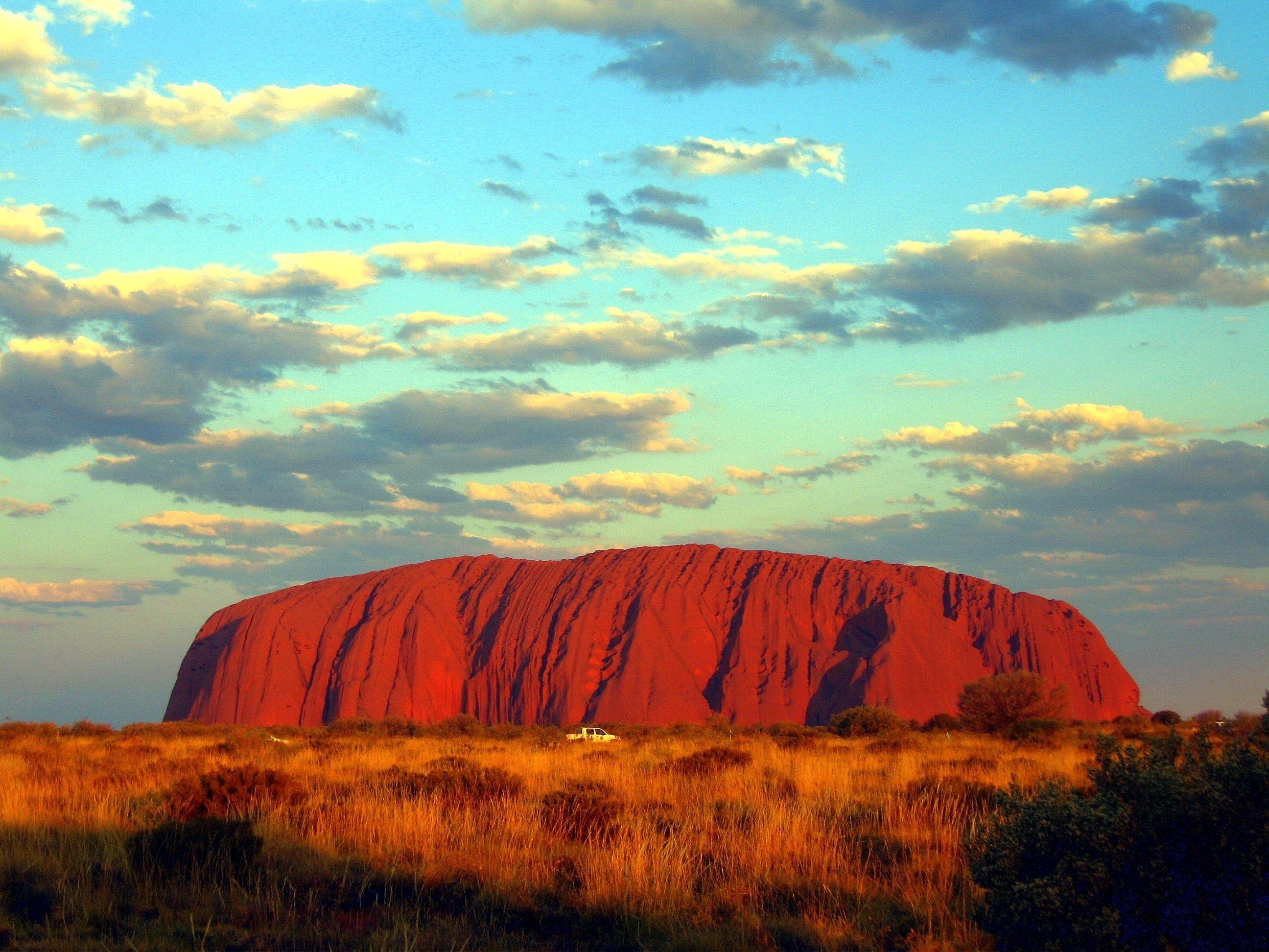 2600x1950 free wallpaper and screensavers for uluru,  1021 kB, Desktop