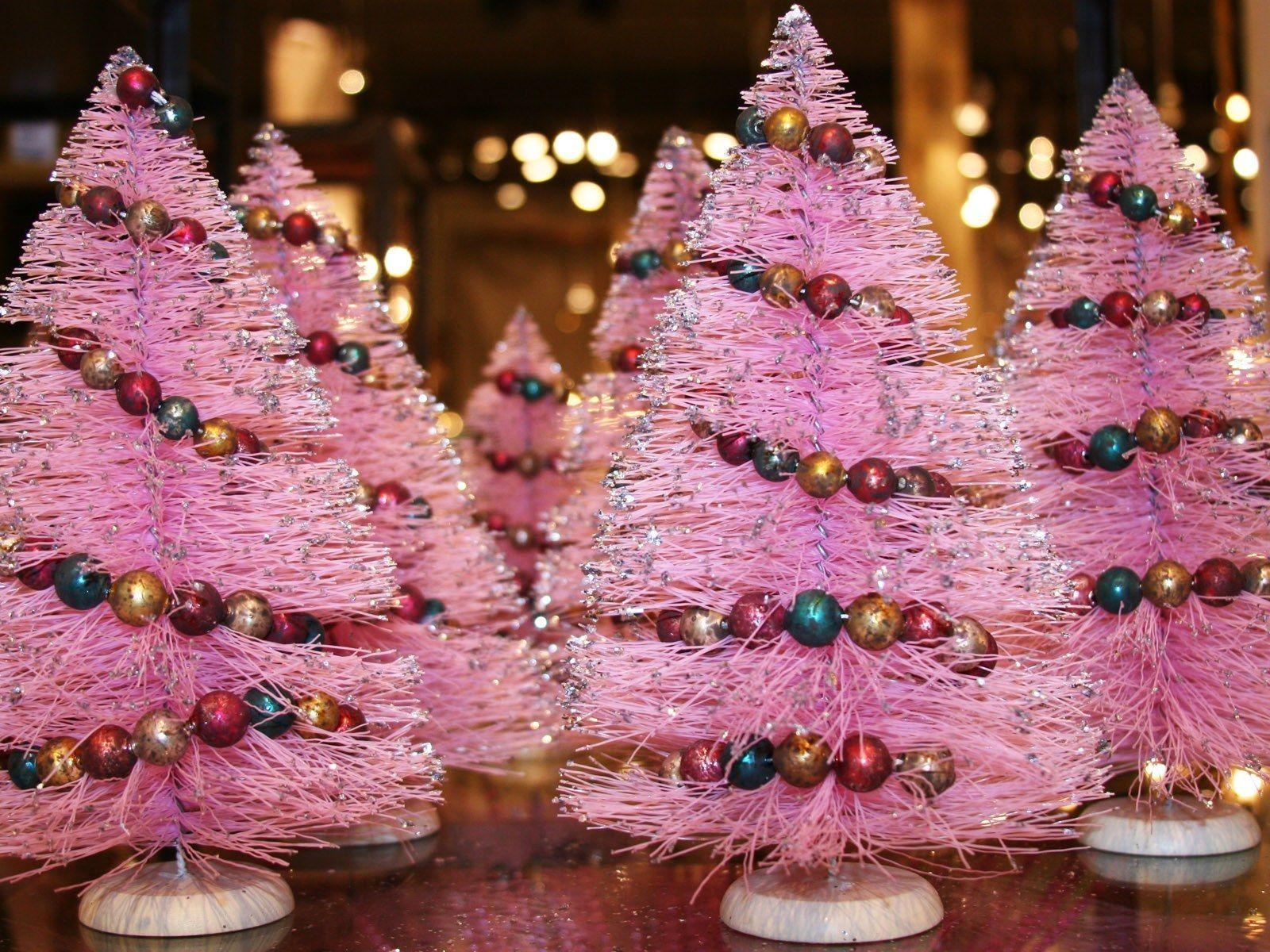 1600x1200 Free Pink Christmas Trees Photo wallpaper Wallpaper, Desktop