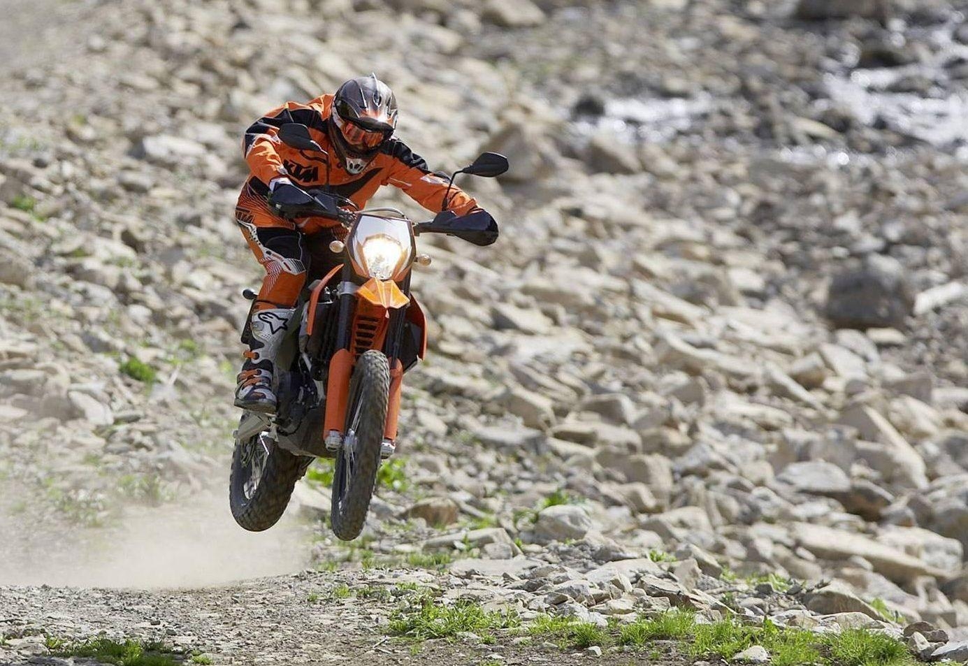 1390x960 KTM 390 Duke 2013 Wallpaper, Desktop